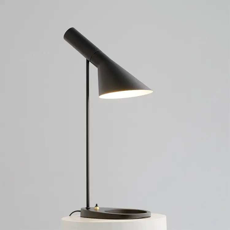 Đèn bàn làm việc cao cấp 63811