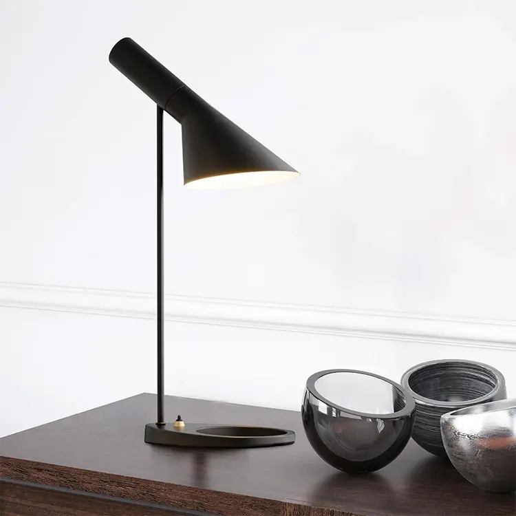 Đèn bàn làm việc cao cấp 63811