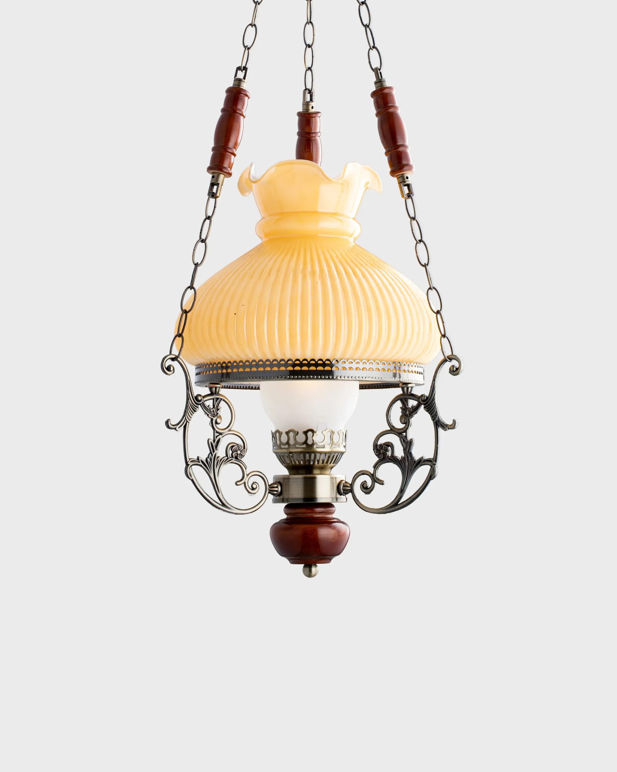 Đèn Thả Cổ Điển Chao Thủy Tinh Vàng Kết Hợp Gỗ VRG-25031P