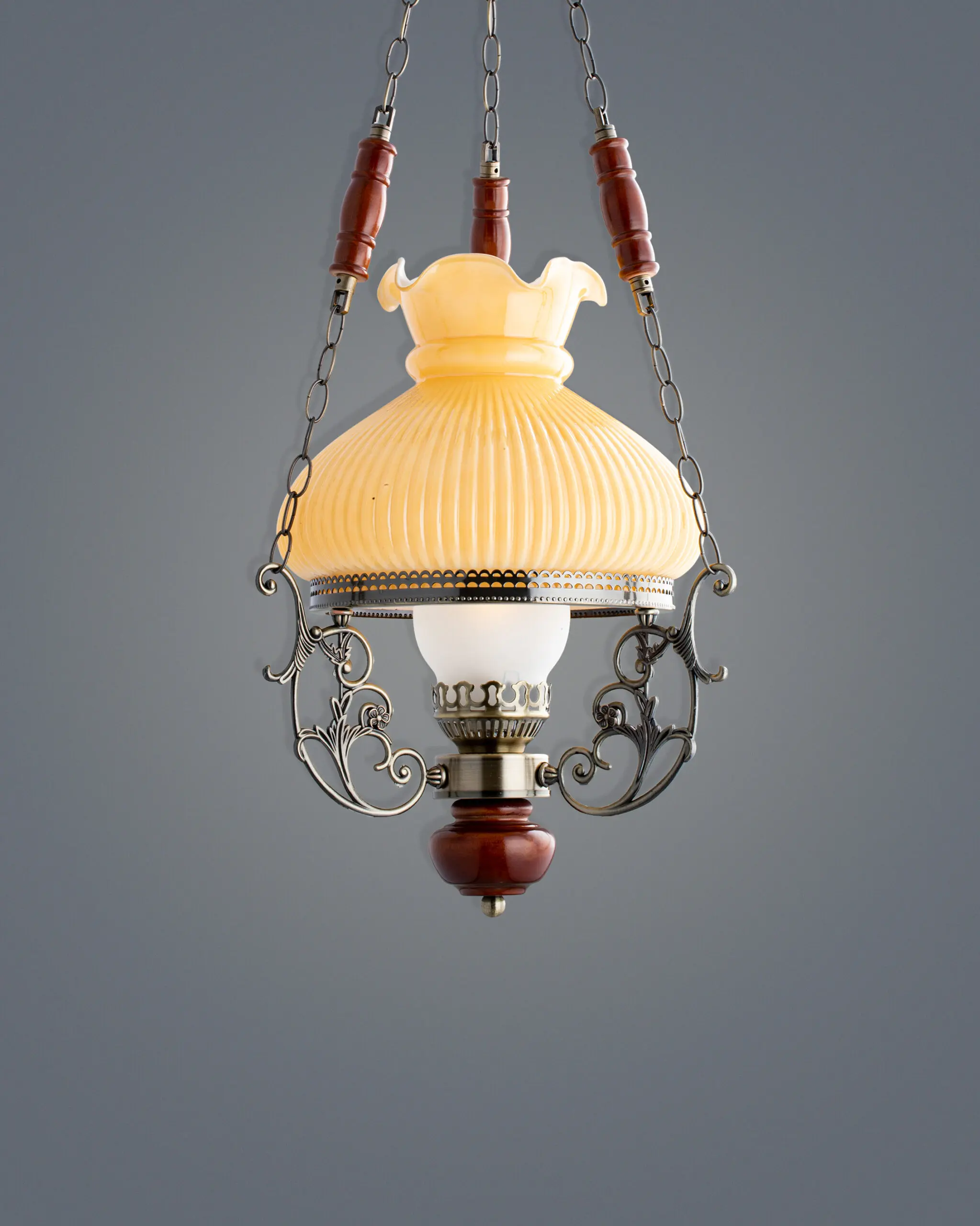 VRG 25031P 2 scaled Đèn Thả Cổ Điển Chao Thủy Tinh Vàng Kết Hợp Gỗ VRG-25031P