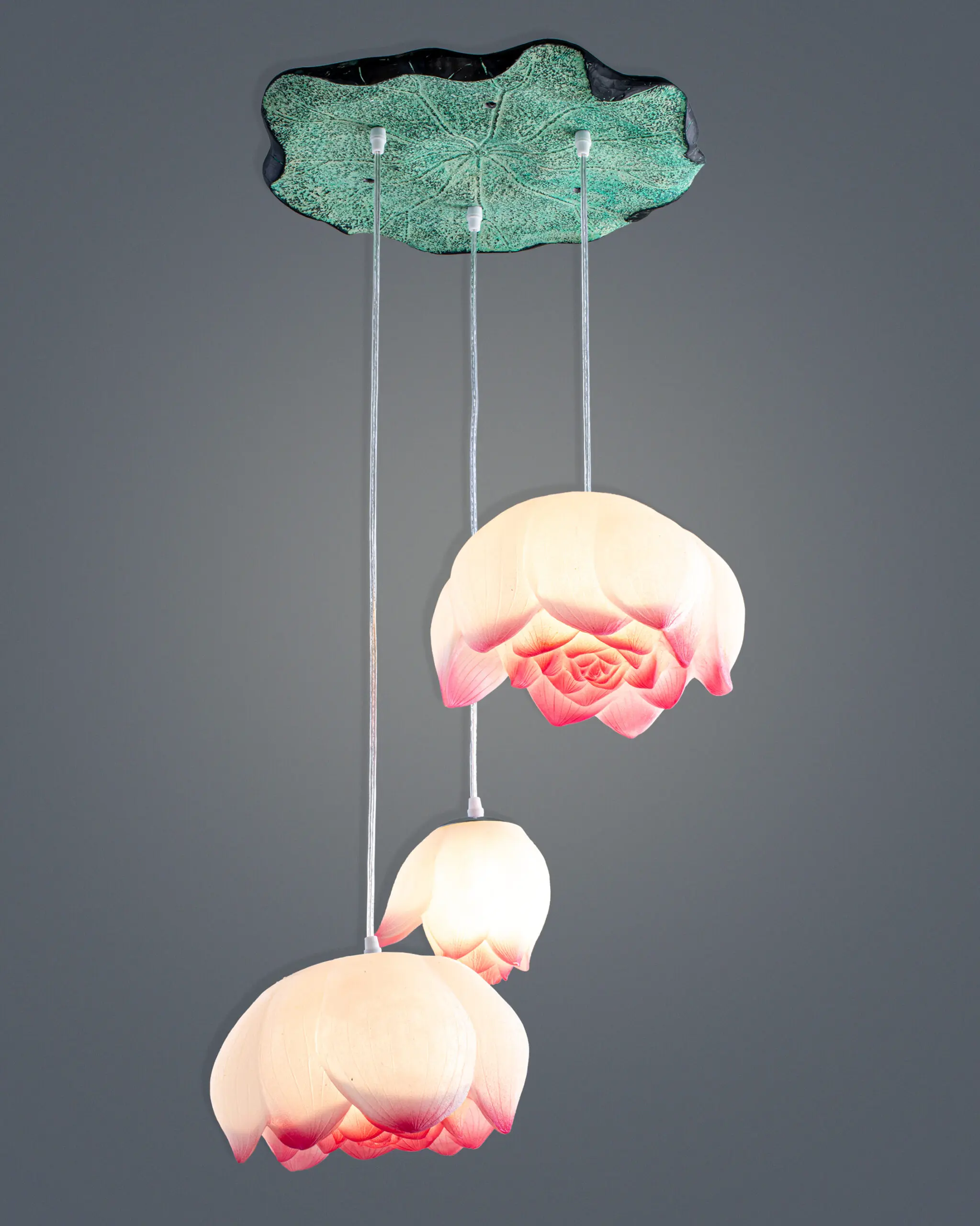 Đèn Thả Phòng Thờ Hoa Sen Mâm Lá Xanh 3 Bông Nở Rộ Trang Nghiêm VRG-BLD