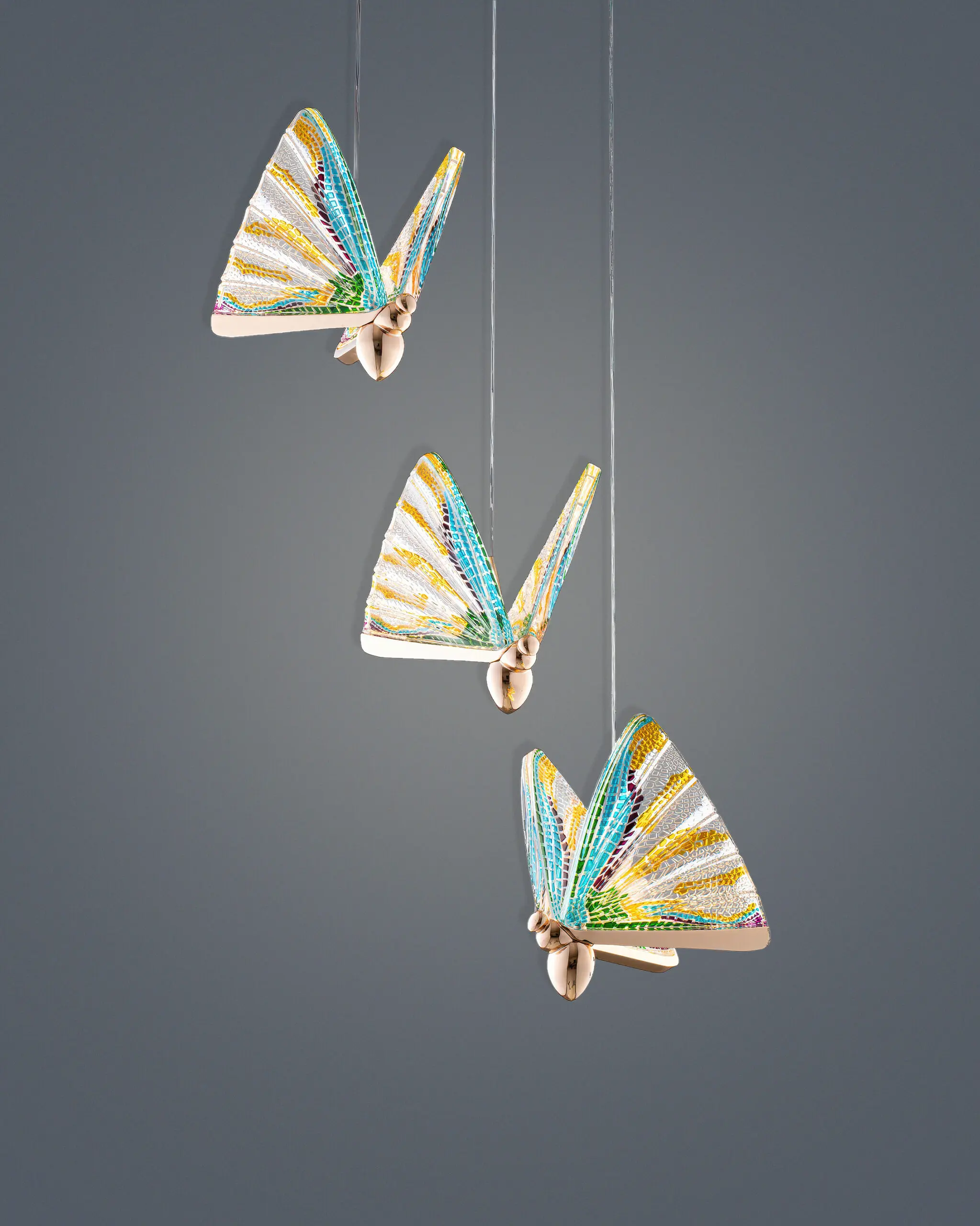 Đèn Thả Hình Bướm Ngũ Sắc Acrylic Nghệ Thuật 3 Bóng VRG-THD110-3