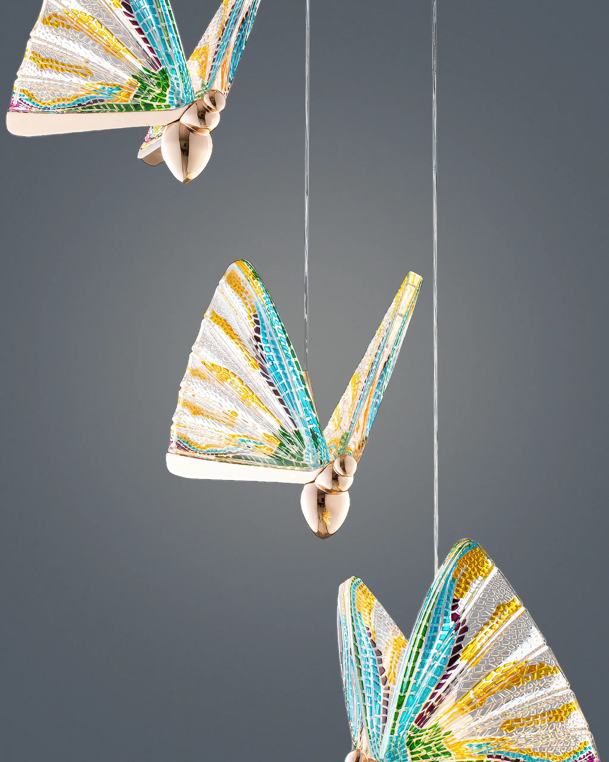 Đèn Thả Hình Bướm Ngũ Sắc Acrylic Nghệ Thuật 3 Bóng VRG-THD110-3