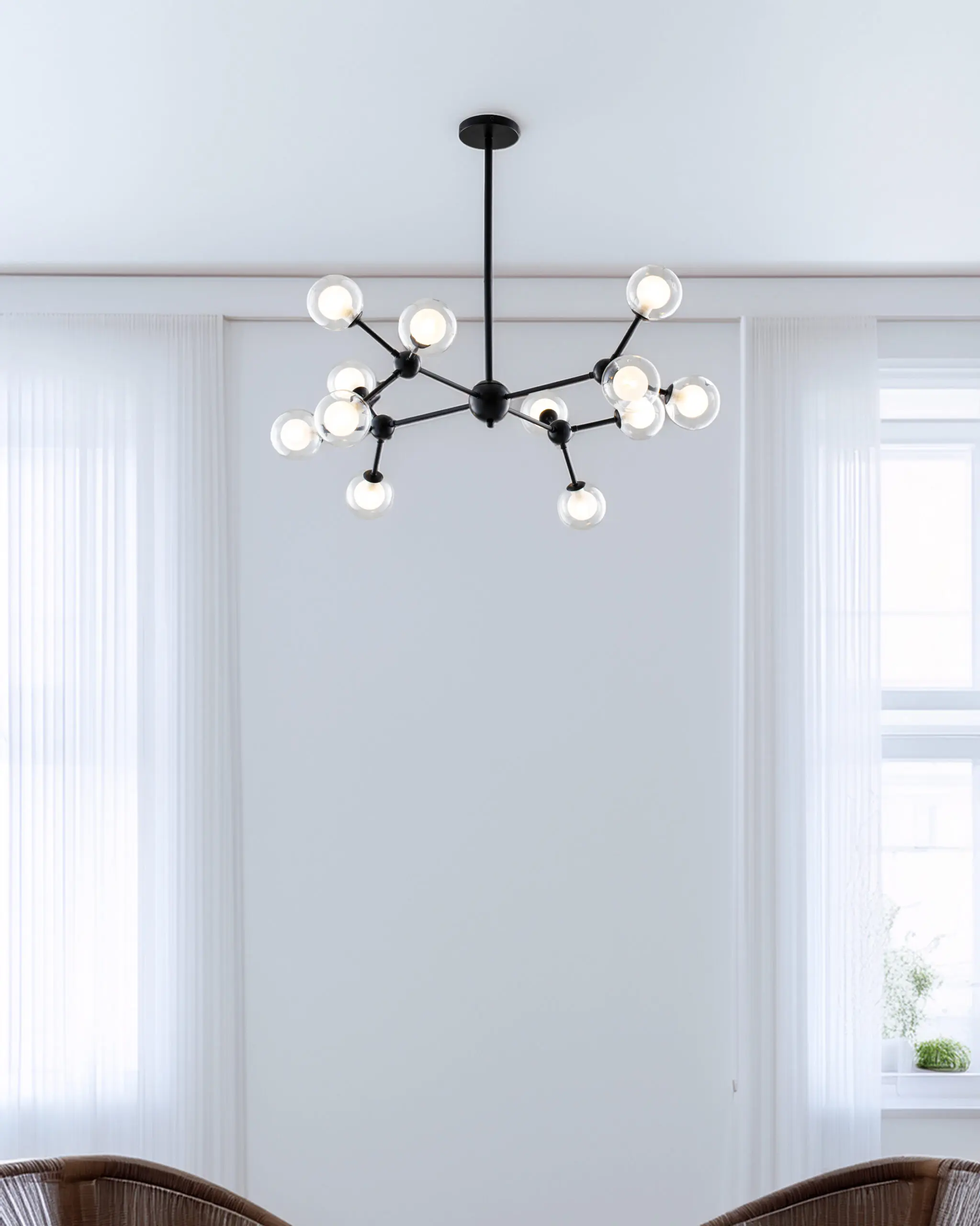 VRG TTK817 12 4 scaled Đèn Chùm Phân Tử 12 Bóng Khung Đen Chao Thủy Tinh Trong VRG-TTK817-12