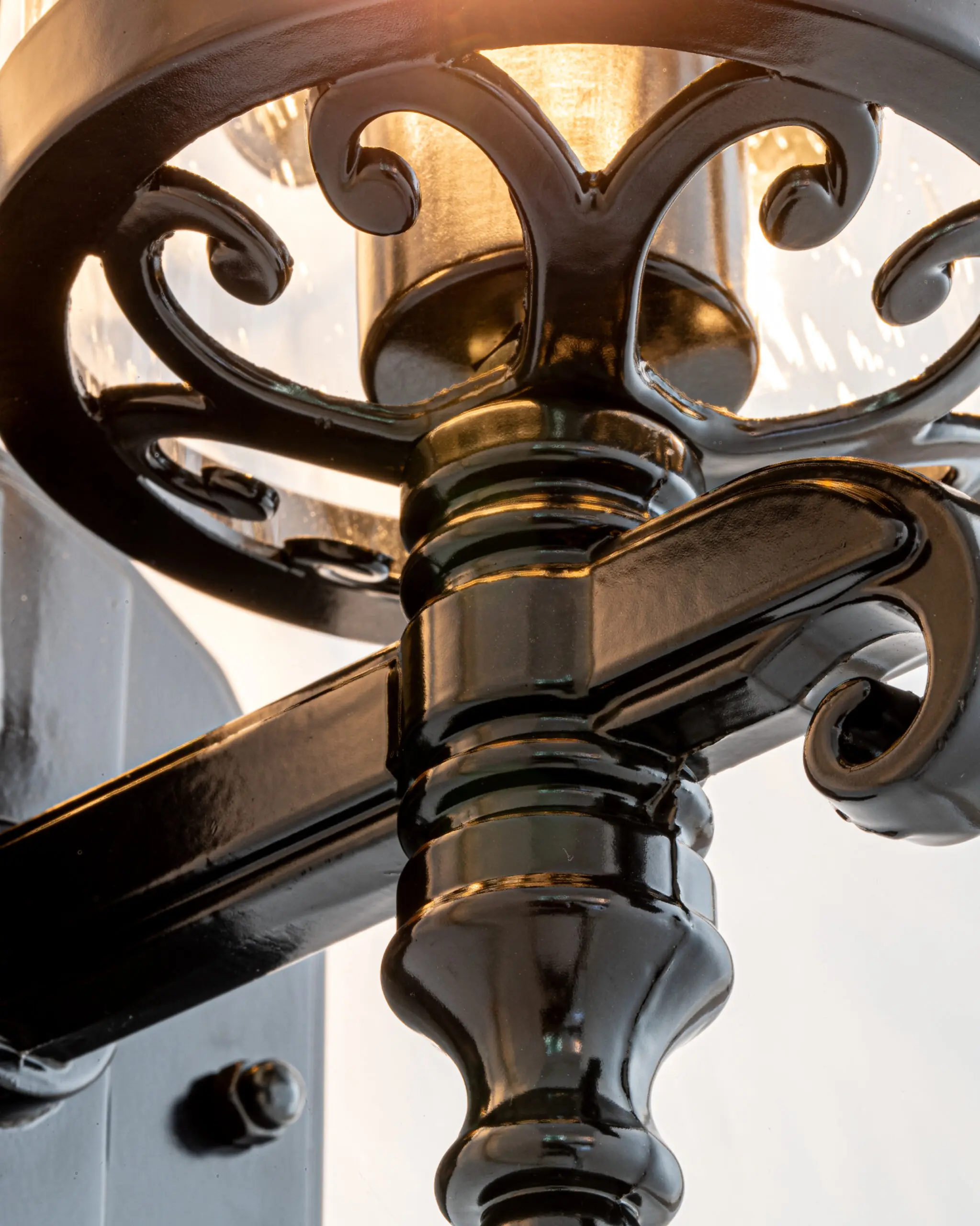 VRG 0190 B 4 scaled Đèn Tường Cổ Điển Hợp Kim Đen Vàng Tinh Tế Sang Trọng VRG-0190