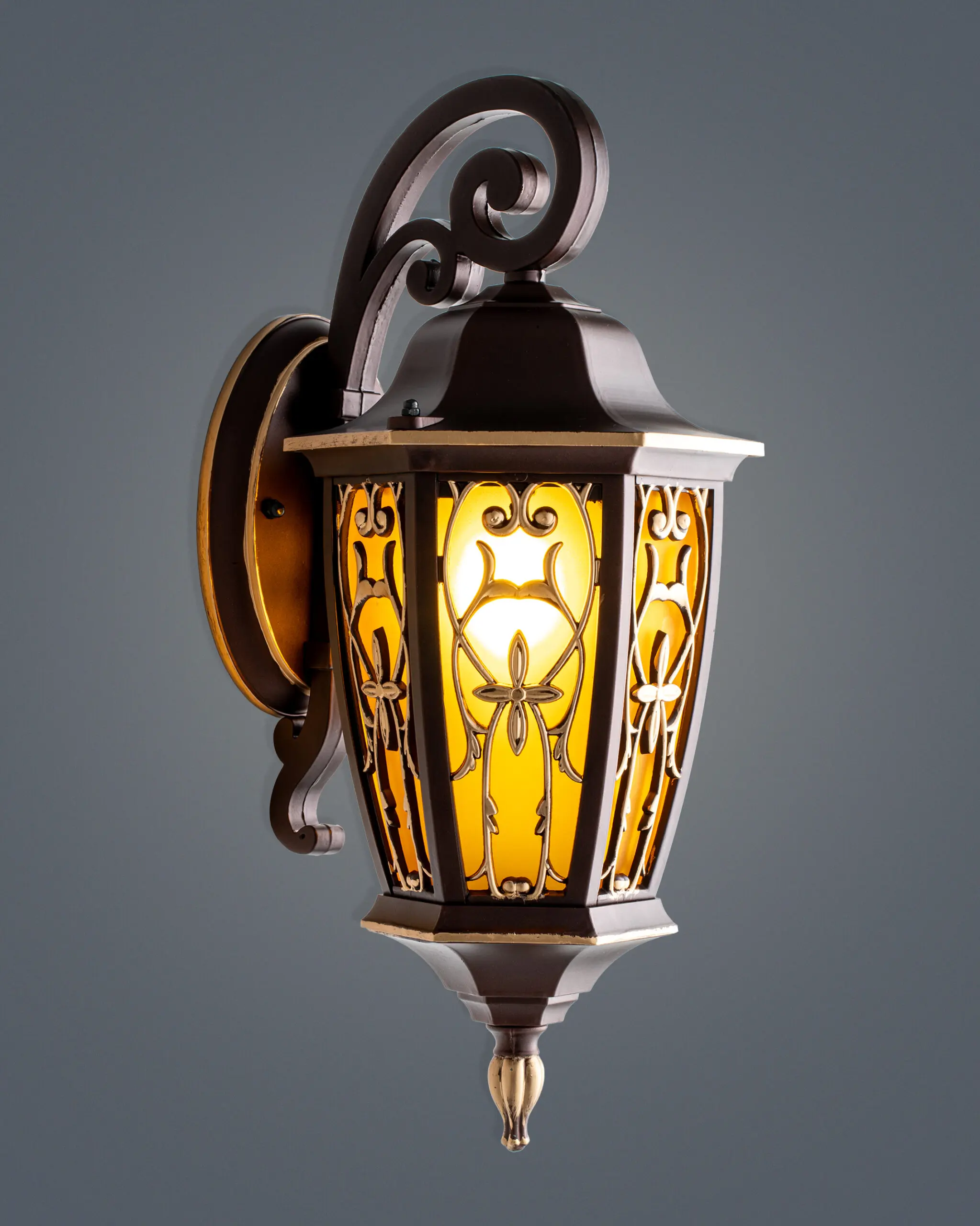 Đèn Tường Cổ Điển bằng Đồng với Hình Dáng Sang Trọng màu Vàng Đậm VRG-0326