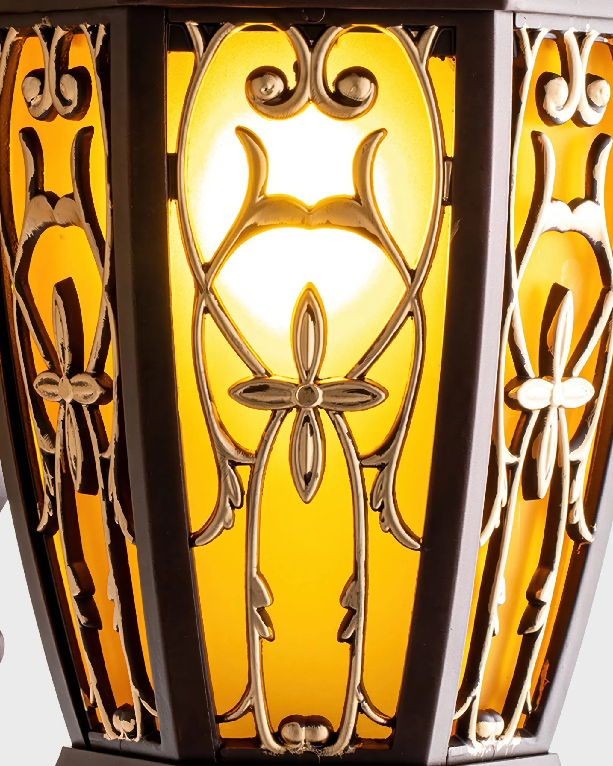 Đèn Tường Cổ Điển bằng Đồng với Hình Dáng Sang Trọng màu Vàng Đậm VRG-0326