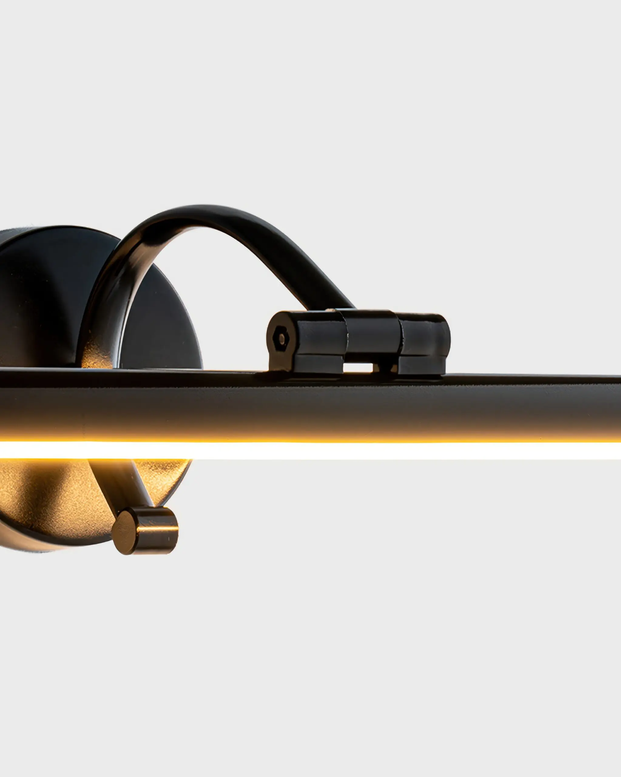 VRG 5691 3 scaled Đèn Ốp Tường Hiện Đại Hợp Kim Chất Lượng Màu Đen Sang Trọng VRG-5691