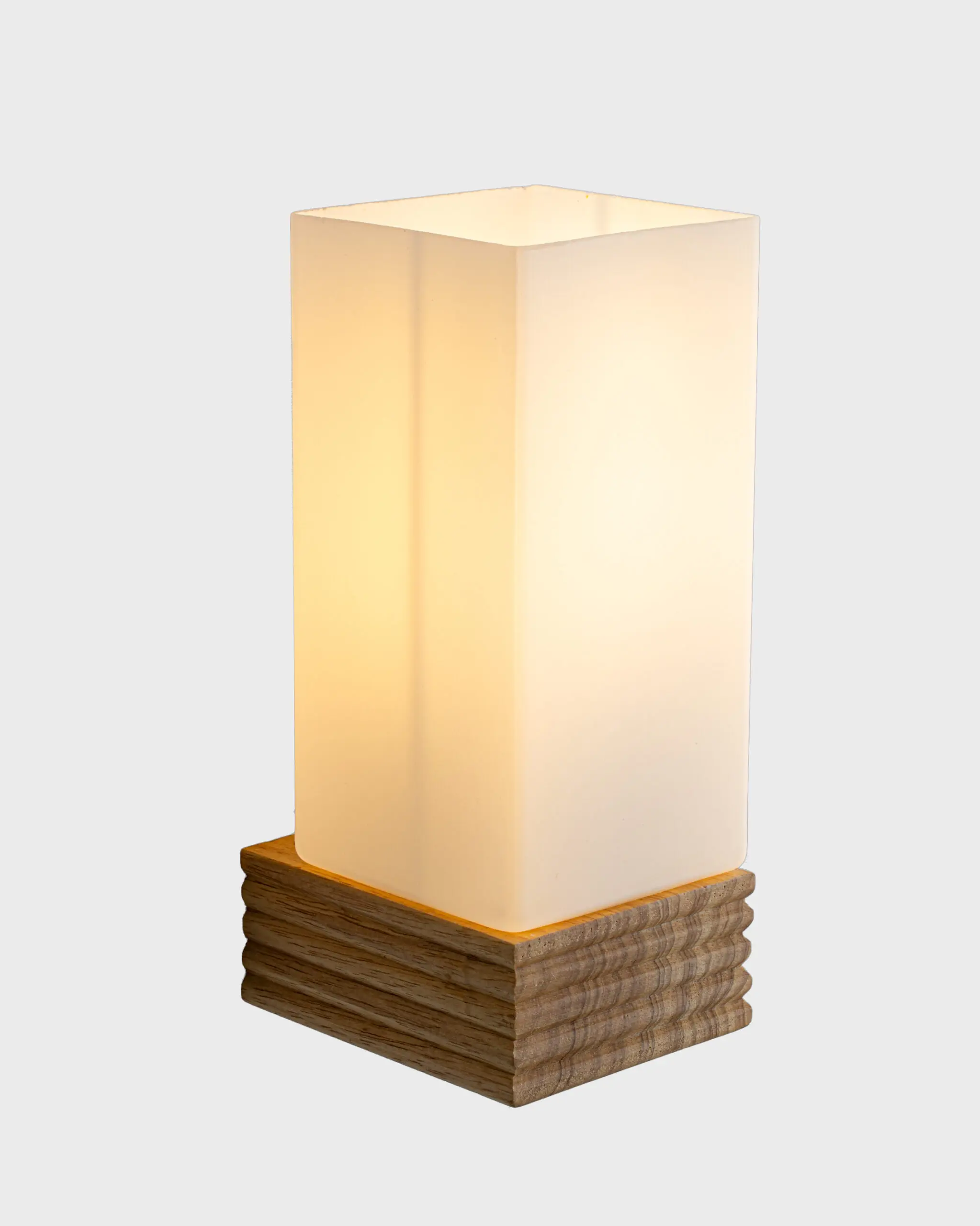 Đèn tường Gỗ Hiện Đại Chao Vuông Đế Xếp Tầng Cao Cấp VRG-591-1W