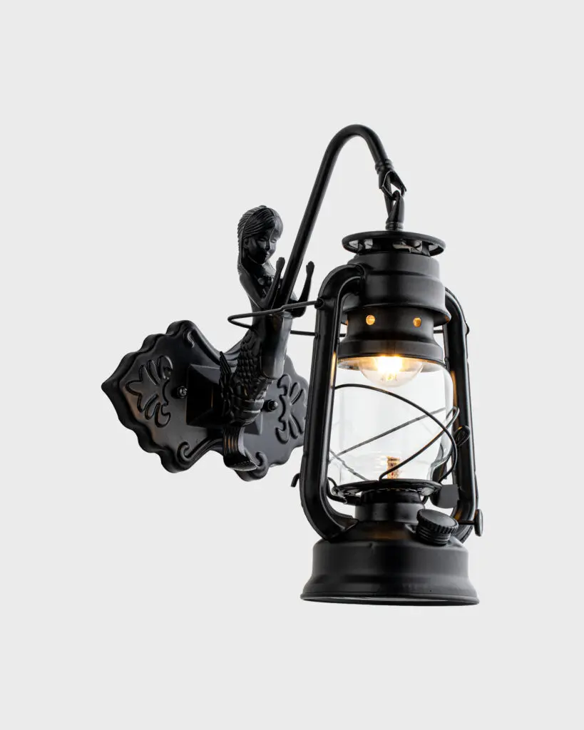 Đèn Tường Hình Đèn Lồng Cổ Điển Đen Sang Trọng Với Chi Tiết Độc Đáo VRG-6212