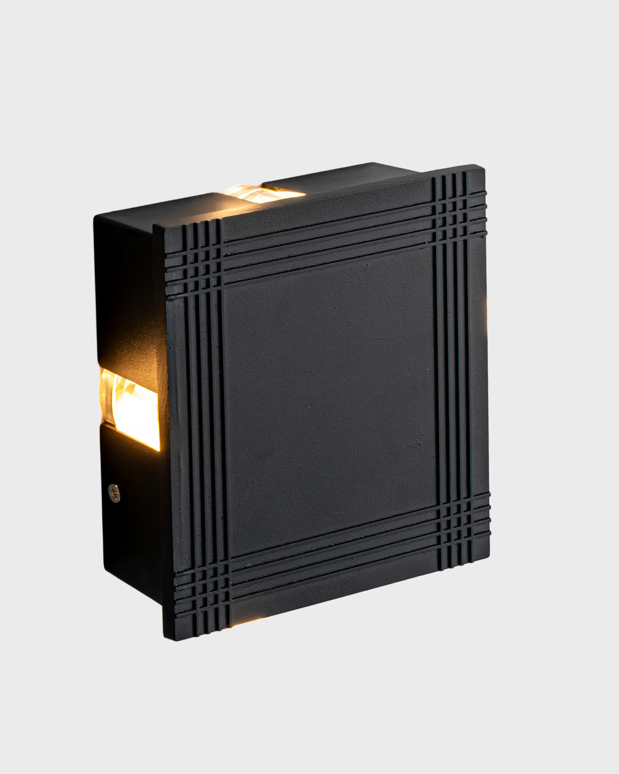 Đèn Ốp Tường Hiện Đại Hợp Kim Đen Sang Trọng Kiểu Dáng Vuông VRG-8087-4