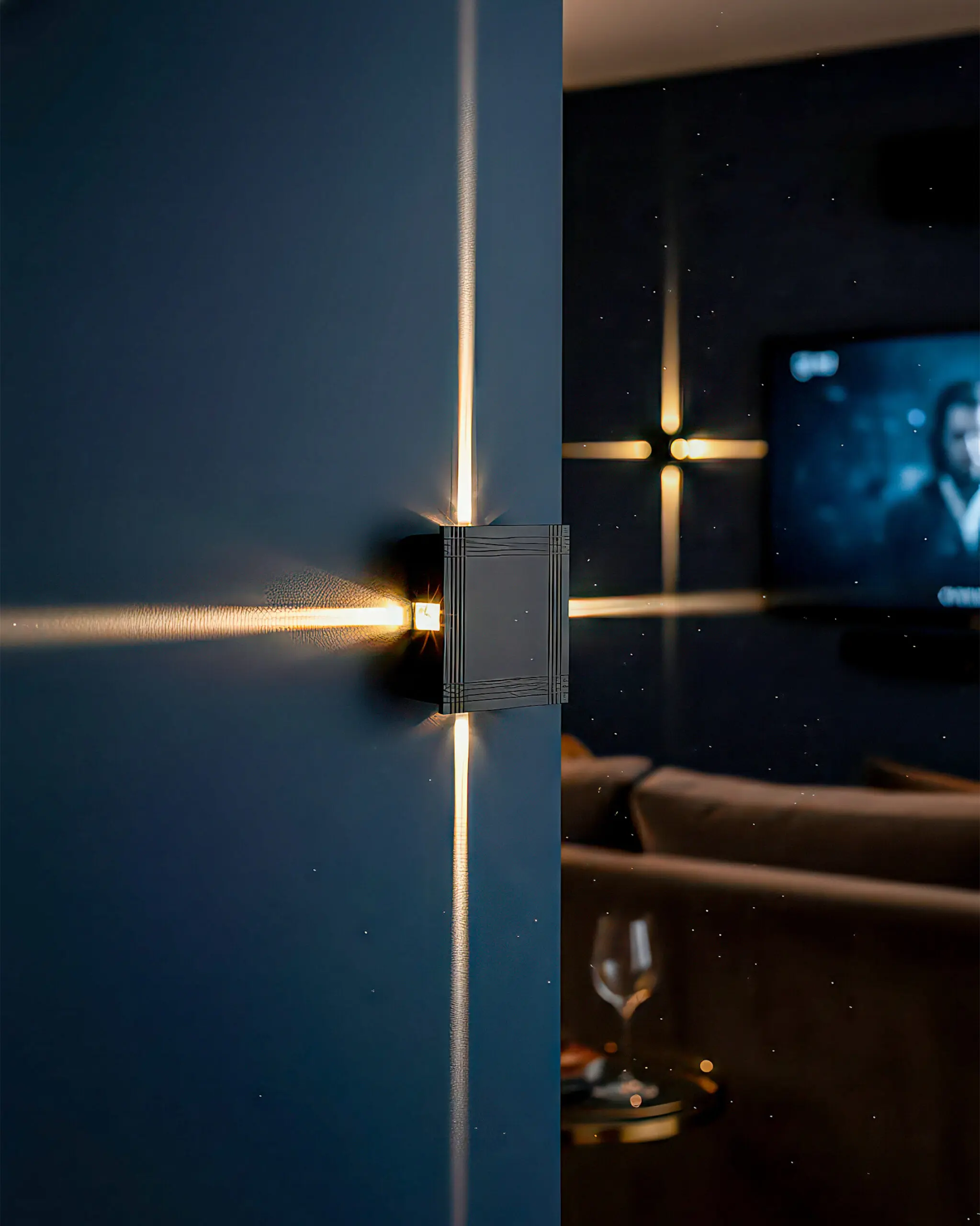 VRG 8087 4 3 scaled Đèn Ốp Tường Hiện Đại Hợp Kim Đen Sang Trọng Kiểu Dáng Vuông VRG-8087-4