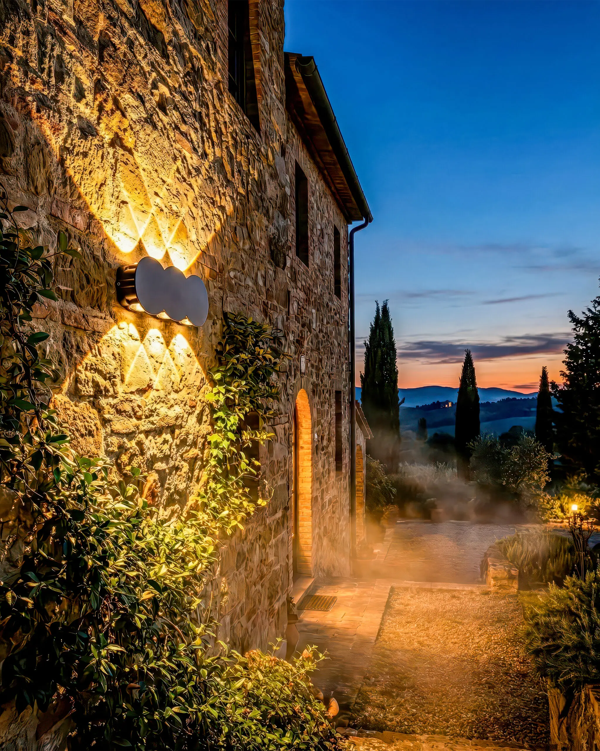 VRG 8102 6 4 scaled Đèn Tường Hiện Đại Hợp Kim Đen Tinh Tế VRG-8102-6