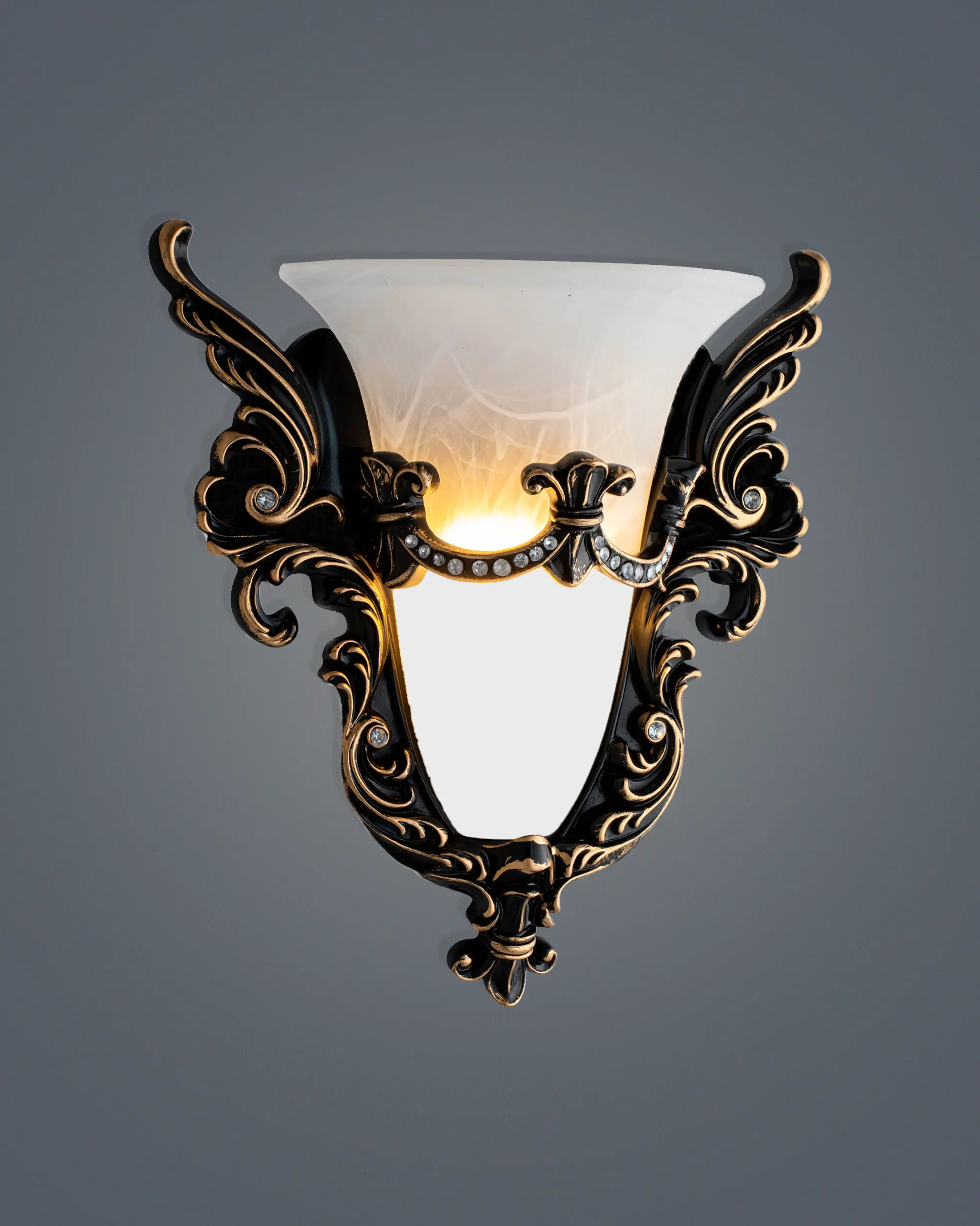 VRG 84194 2 scaled Đèn Tường Tân Cổ Điển Hợp Kim Đen Vàng Họa Tiết Hoàng Gia VRG-84194