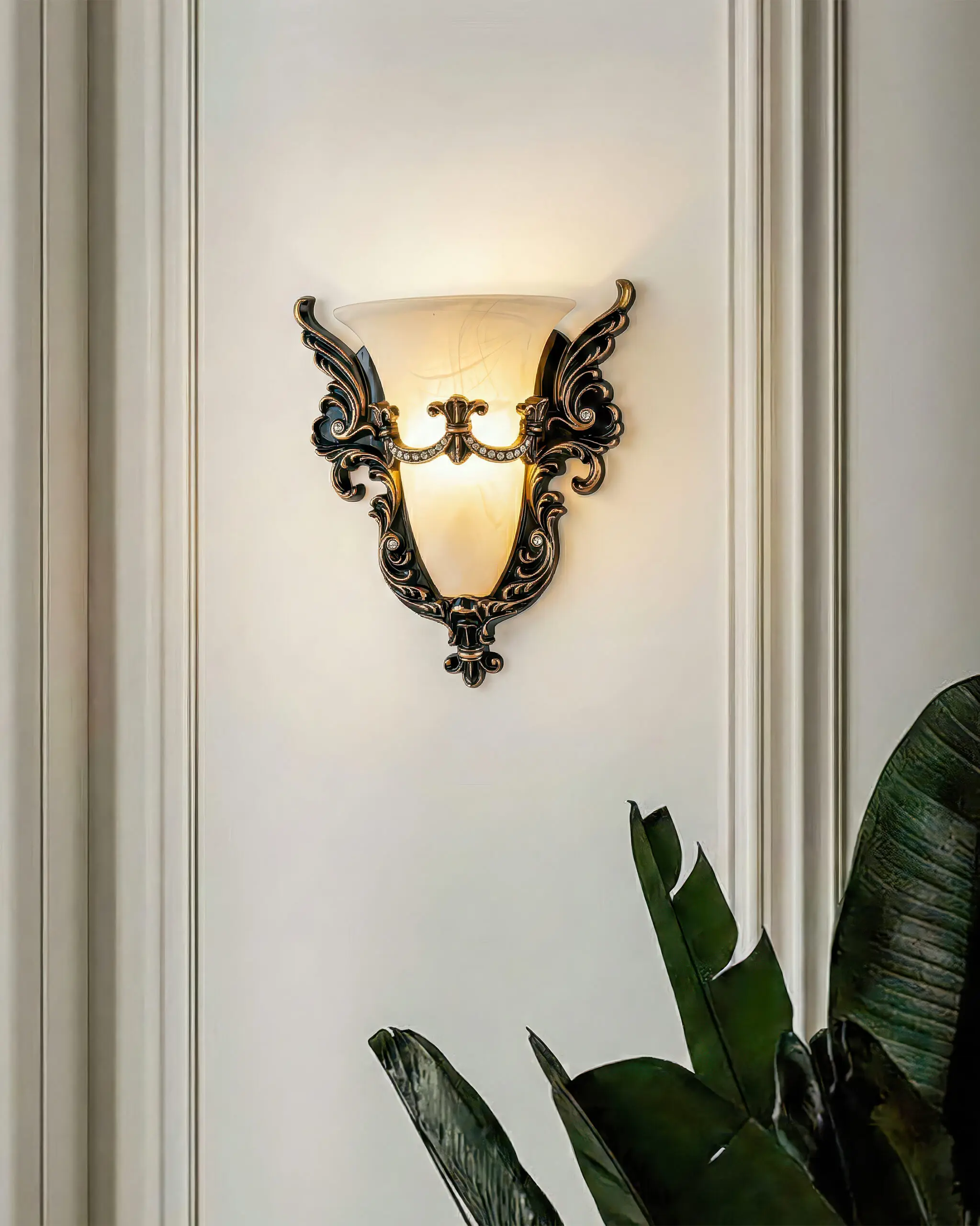 VRG 84194 6 scaled Đèn Tường Tân Cổ Điển Hợp Kim Đen Vàng Họa Tiết Hoàng Gia VRG-84194