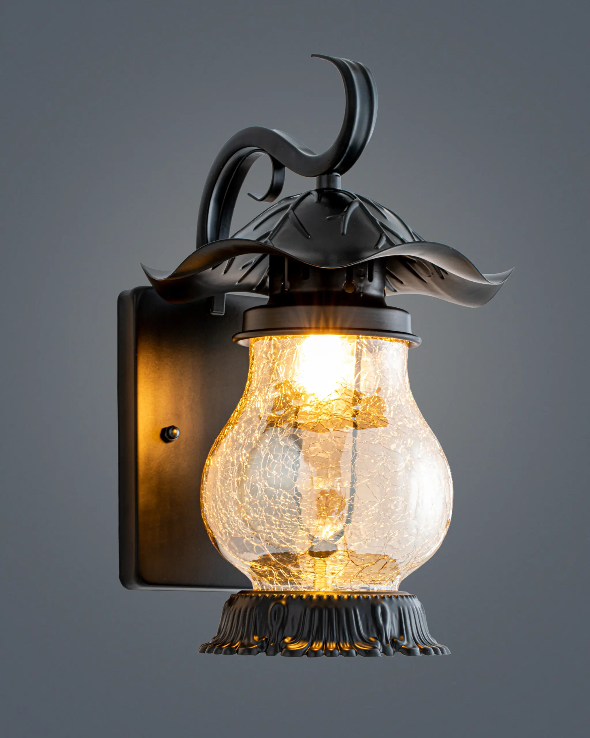 Đèn Tường Cổ Điển Pha Lê Đen Vàng Sang Trọng Kiểu Dáng Độc Đáo VRG-8664