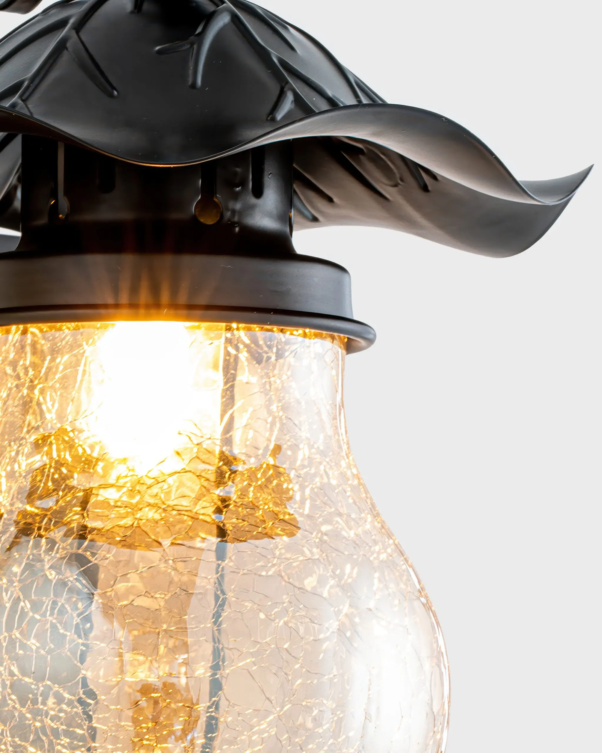 Đèn Tường Cổ Điển Pha Lê Đen Vàng Sang Trọng Kiểu Dáng Độc Đáo VRG-8664