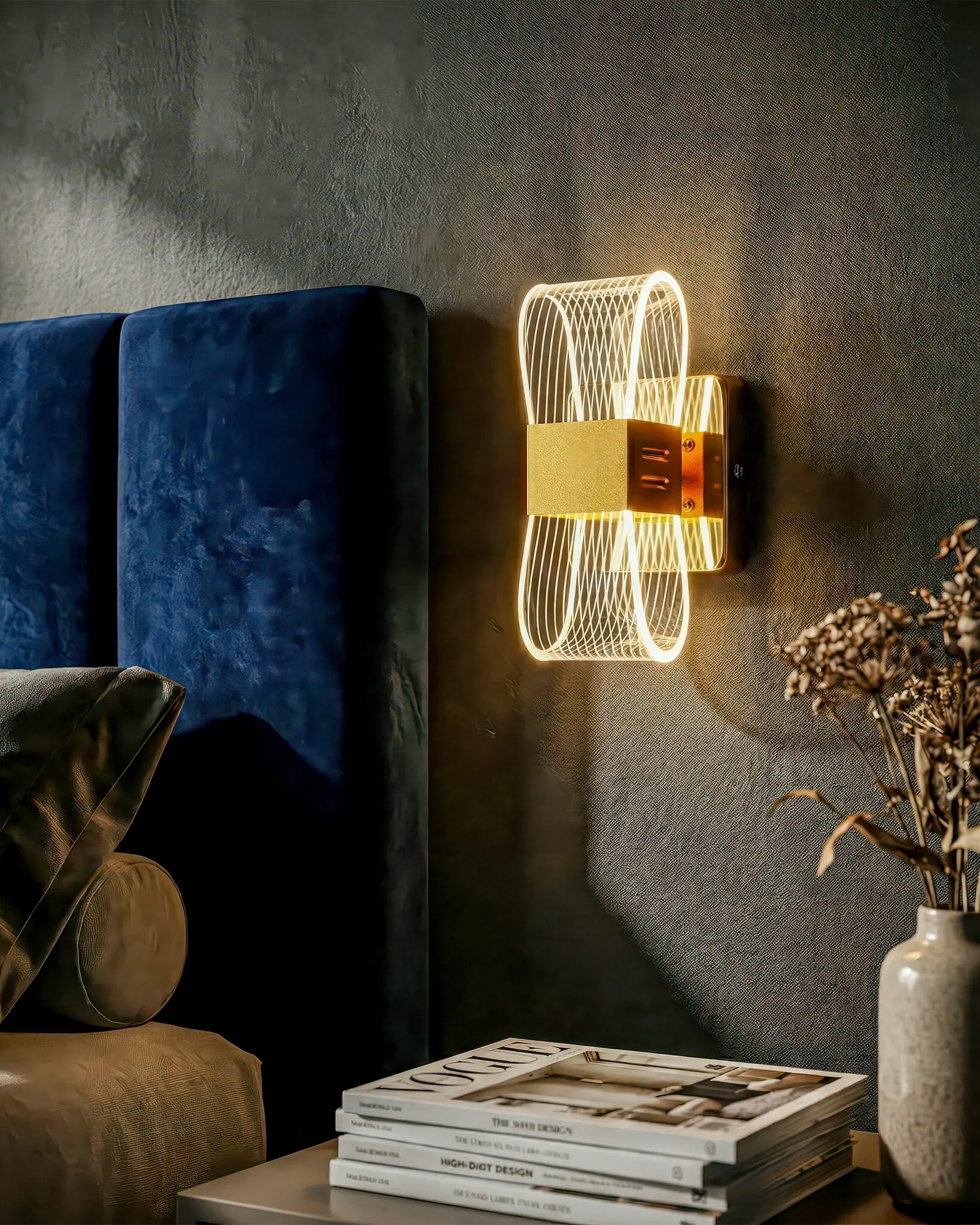 Đèn Tường Hiện Đại với Chất liệu Đồng Màu Vàng và Thiết kế Đặc Biệt VRG-AC42134