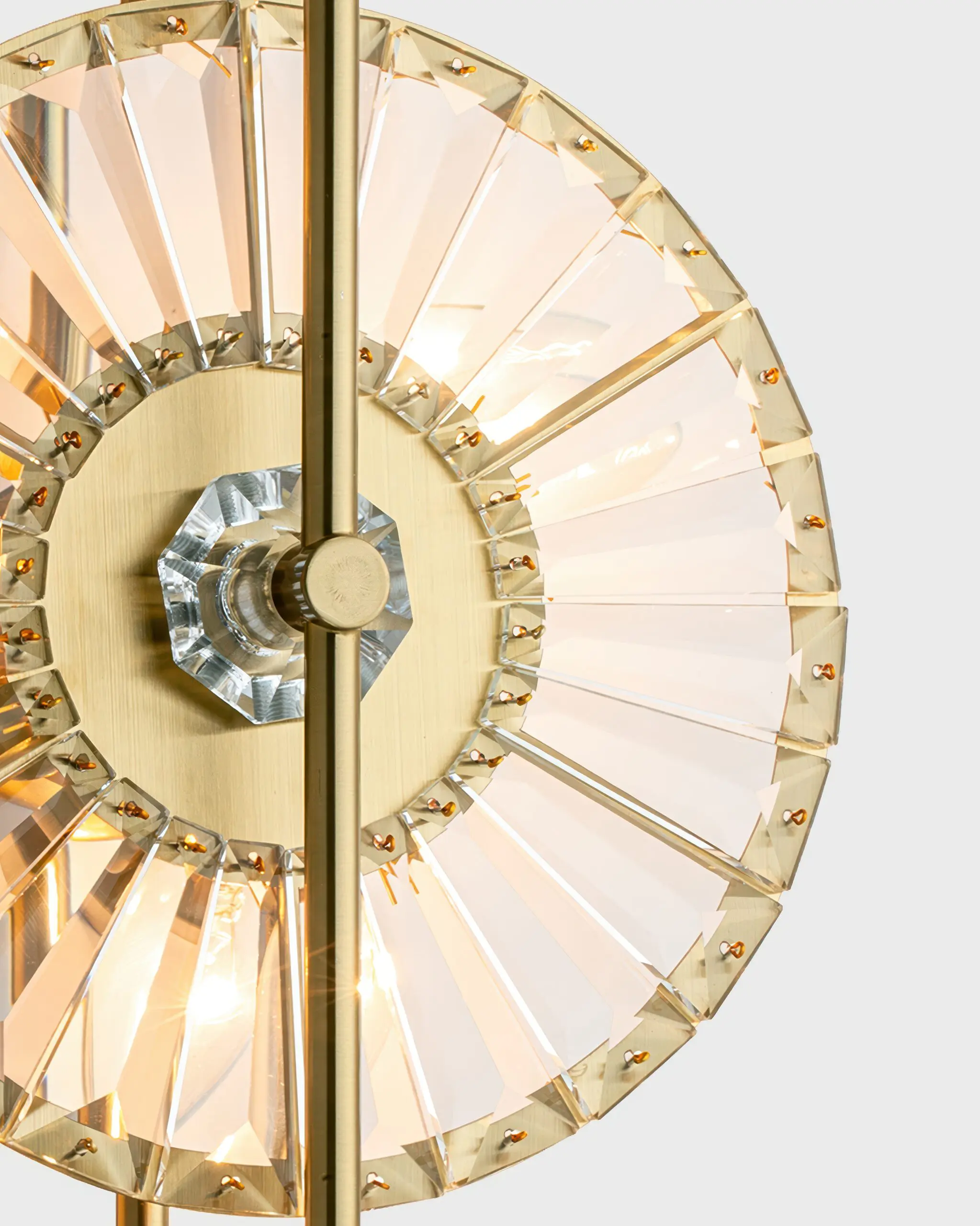 Đèn Tường Pha Lê Khung Mạ Vàng Luxury Hiện Đại VRG-EU862