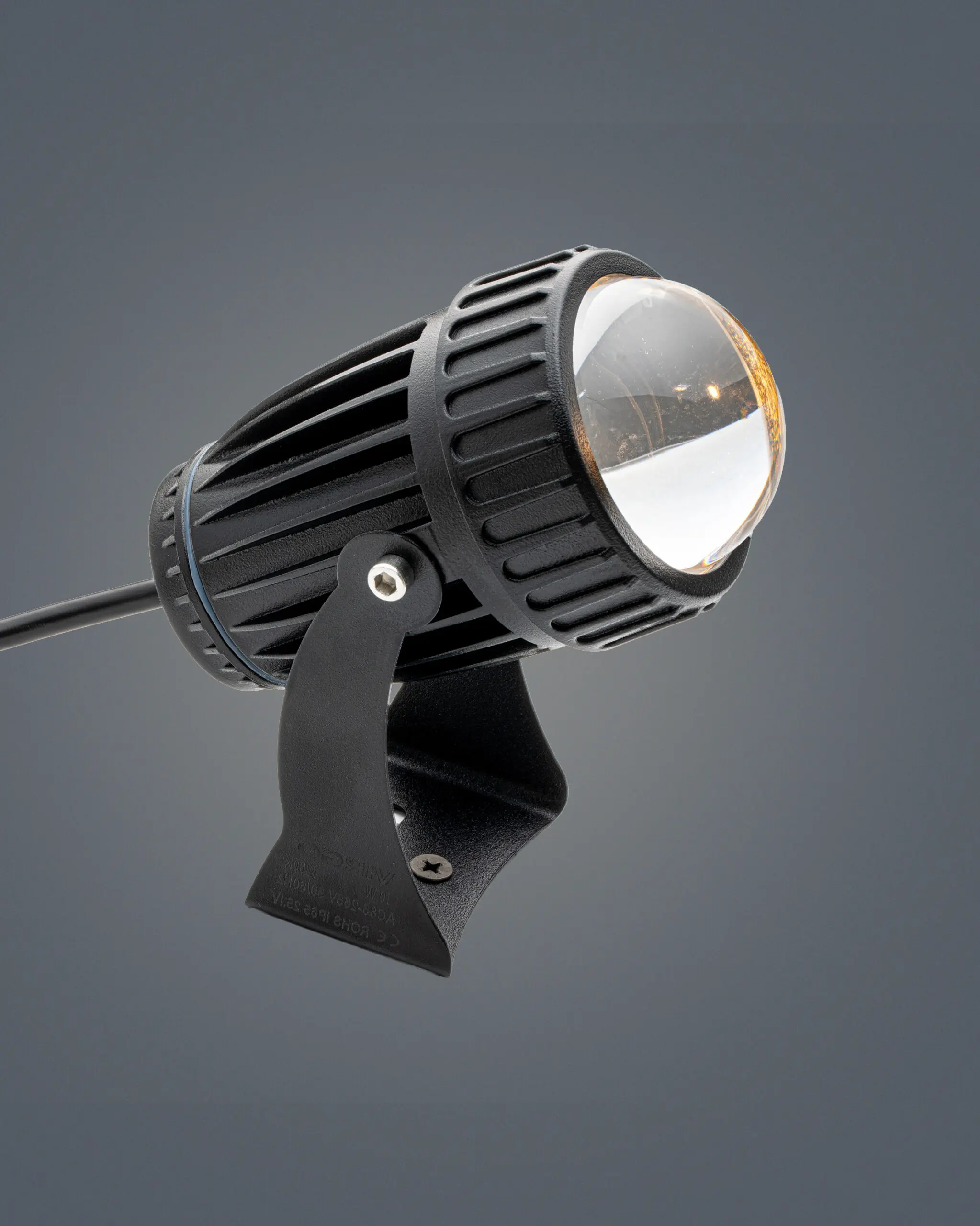 VRG FNT21 2 scaled Đèn Cắm Cỏ - Rọi Cây Hiện Đại Sáng Tạo Chất Liệu Hợp Kim Màu Đen Sang Trọng VRG-FNT21