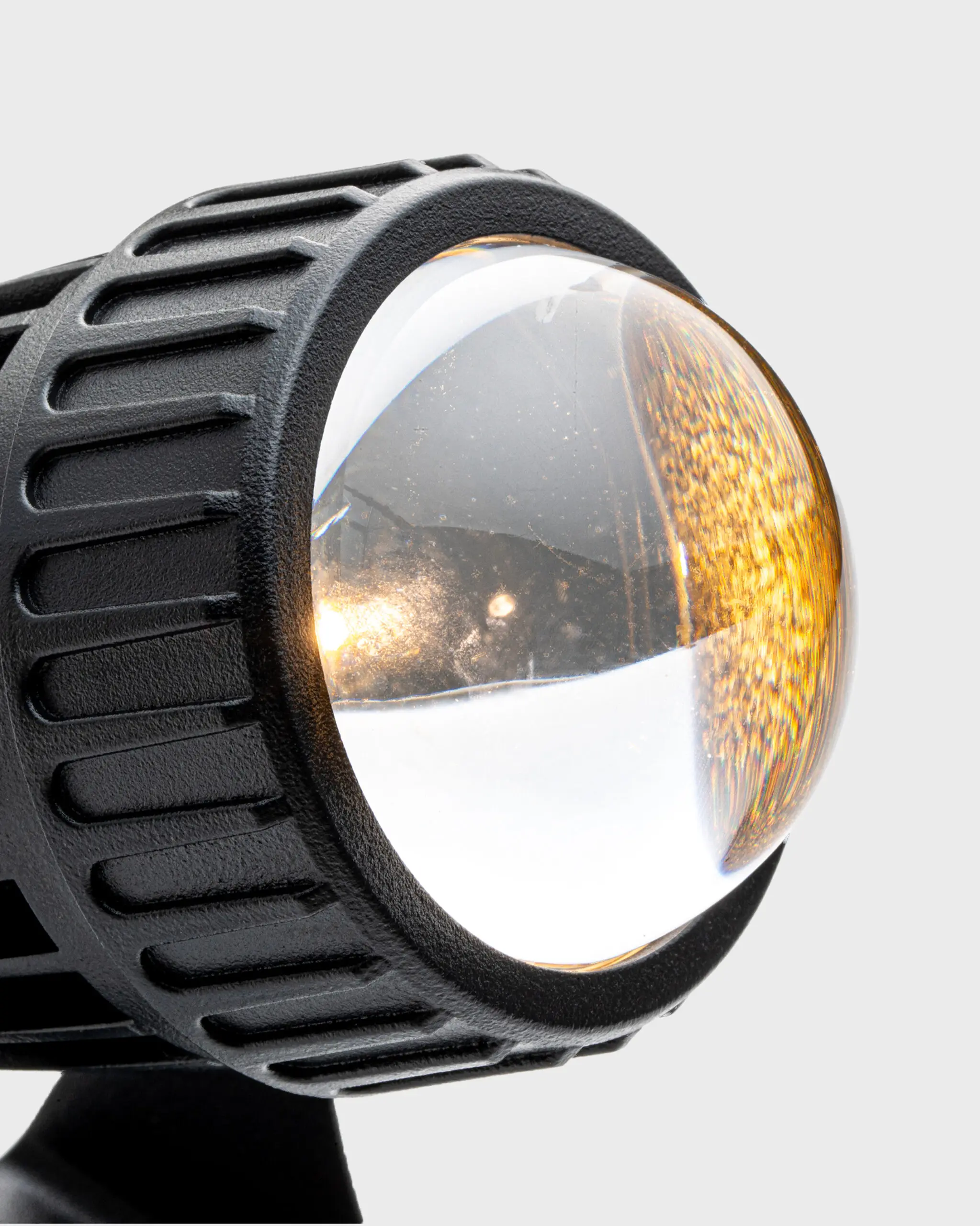 VRG FNT21 3 scaled Đèn Cắm Cỏ - Rọi Cây Hiện Đại Sáng Tạo Chất Liệu Hợp Kim Màu Đen Sang Trọng VRG-FNT21