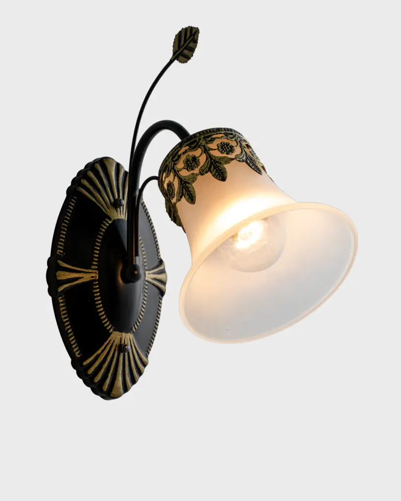 Đèn Tường Cổ Điển Hợp Kim Chao Thủy Tinh Mờ Đen Vàng Sang Trọng VRG-HG103