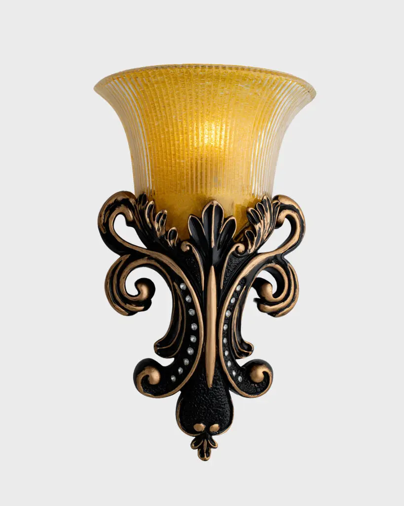 Đèn Tường Cổ Điển Thủy Tinh Hổ Phách Hợp Kim Đen Vàng VRG-HY352