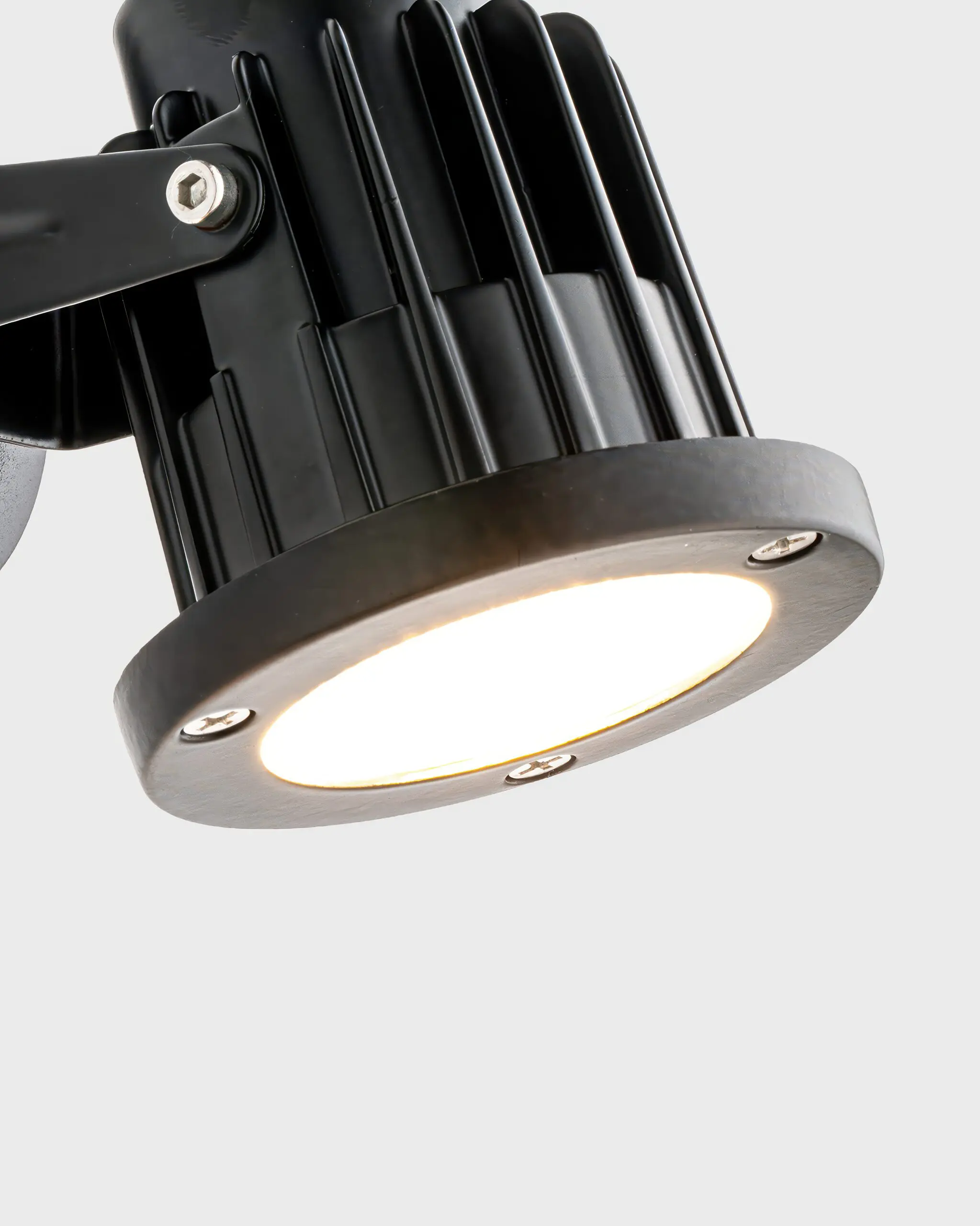 VRG RC04 3 scaled Đèn Tường LED Hiện Đại Hợp Kim Đen Tinh Tế VRG-RC04