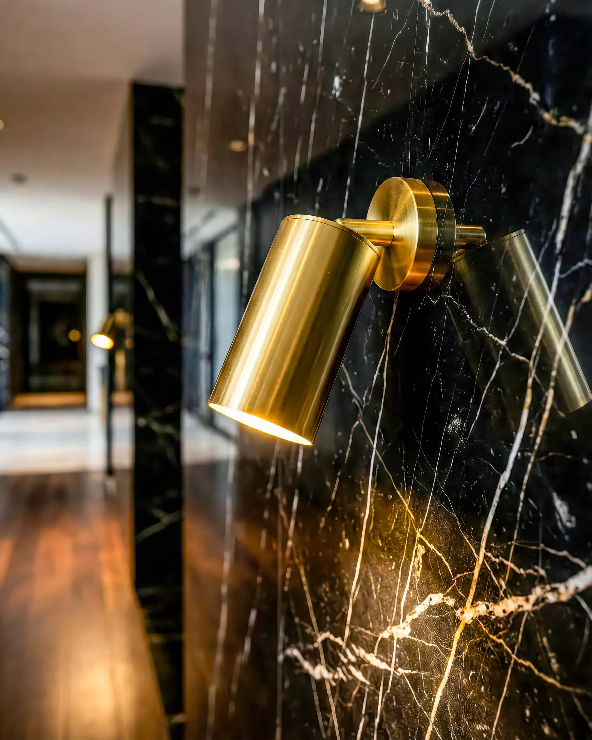 VRG RO1420A 4 scaled Đèn Tường Đồng Hiện Đại Màu Vàng Sang Trọng Kiểu Dáng Tròn VRG-RO1420A