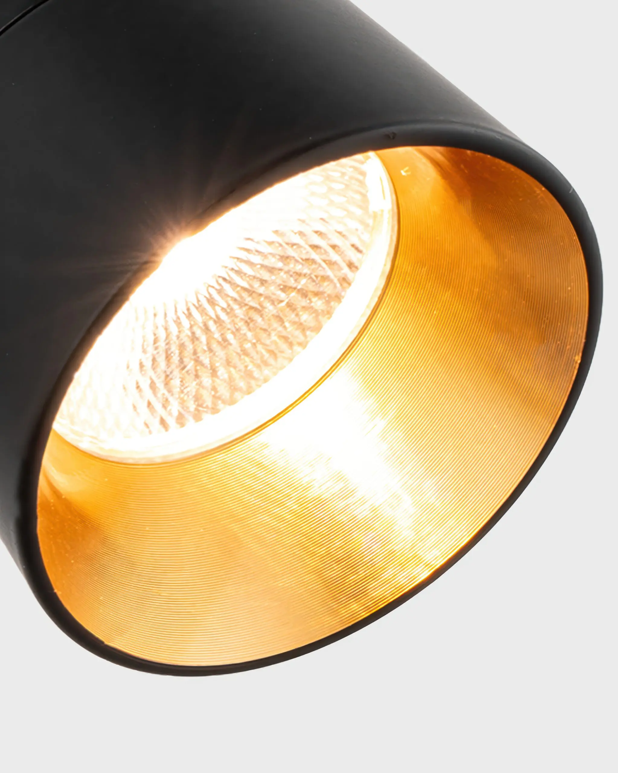 VRG RO1440 3 scaled Đèn Tường Rọi Hiện Đại Hợp Kim Đen Mờ Lòng Vàng Luxury VRG-RO1440