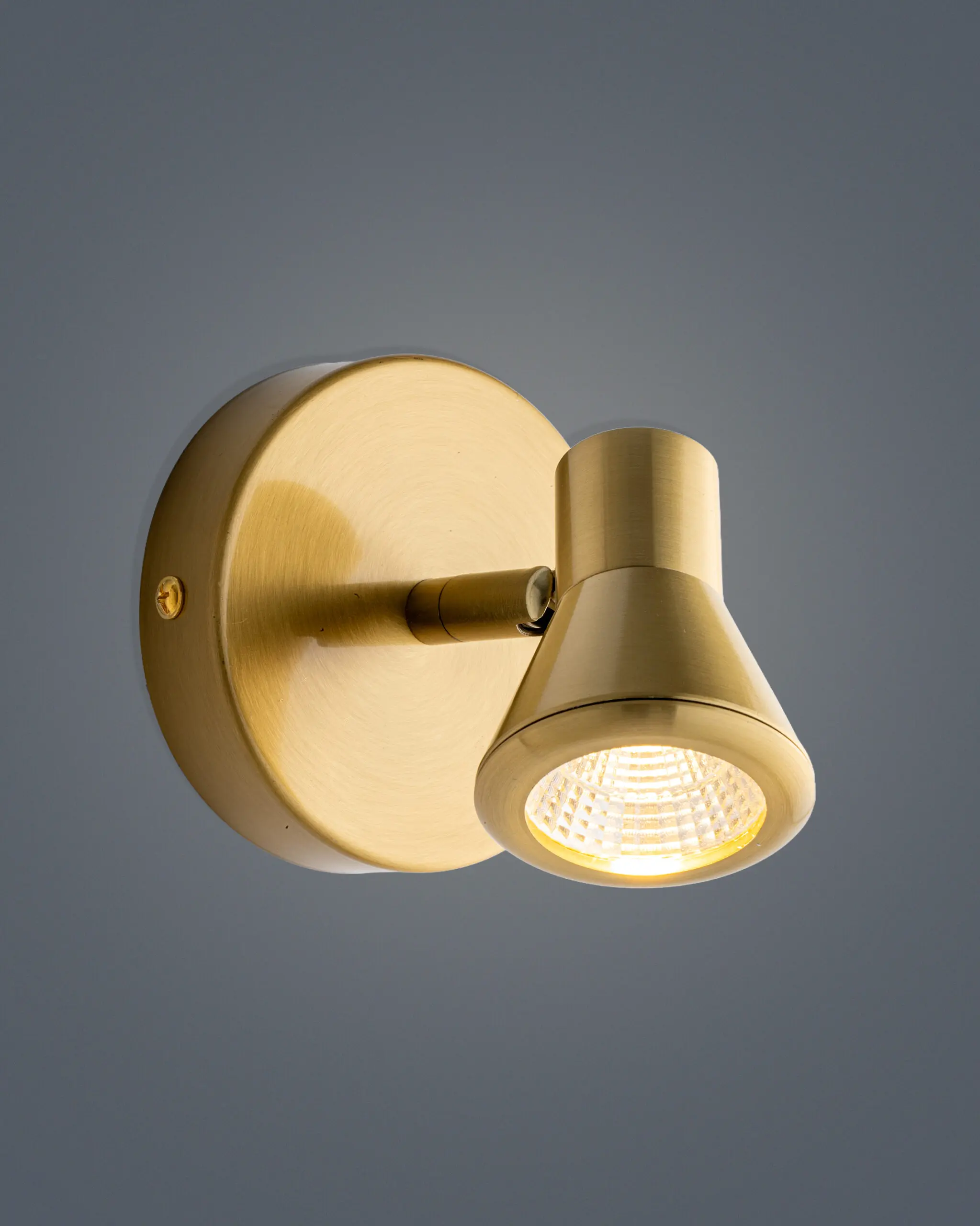 VRG RT5879T1 2 scaled Đèn Tường Đồng Hiện Đại Hình Chóp Vàng Sang Trọng VRG-RT5879T1