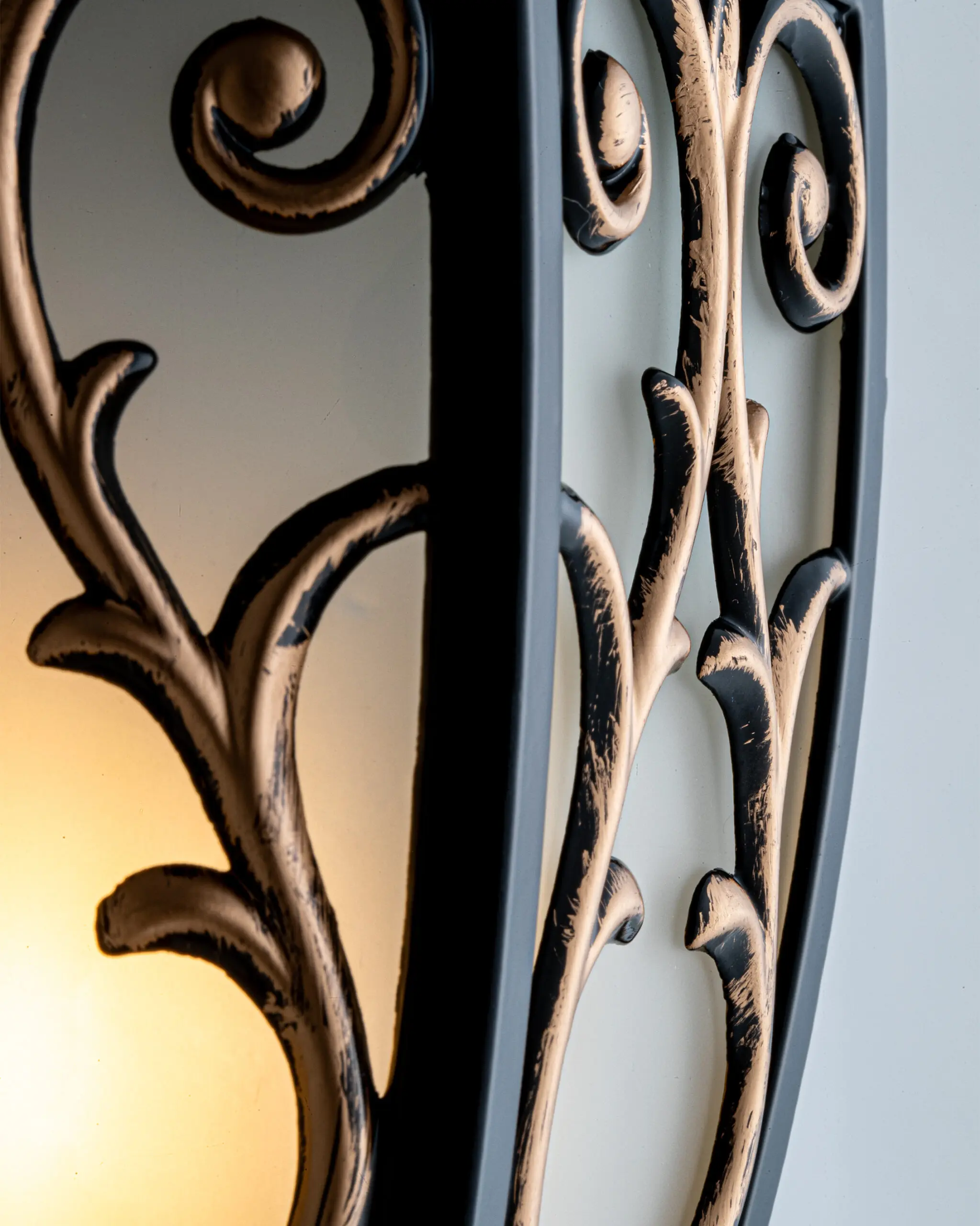 VRG TD175 3 scaled Đèn Tường Đồng Cổ Điển Sang Trọng Màu Đen Trang Nhã VRG-TD175