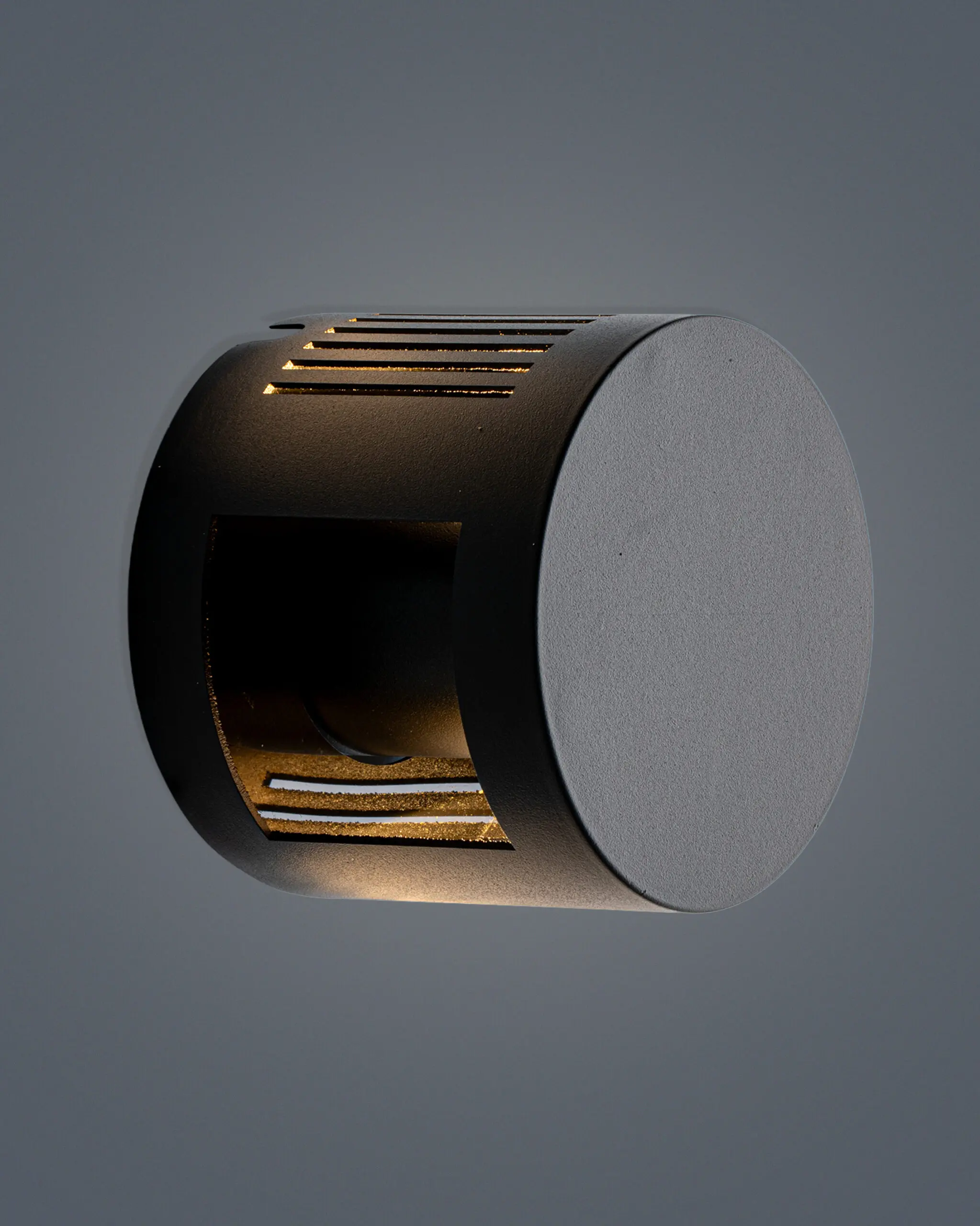 VRG TIK TAK 2 scaled Đèn Tường Hiện Đại Hợp Kim Đen Sang Trọng Tinh Tế VRG-TIK-TAK