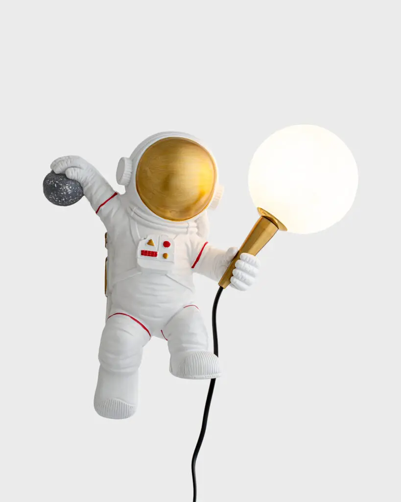 Đèn Tường Hình Phi Hành Gia Pha Lê Tròn Trắng Sang Trọng VRG-V9276