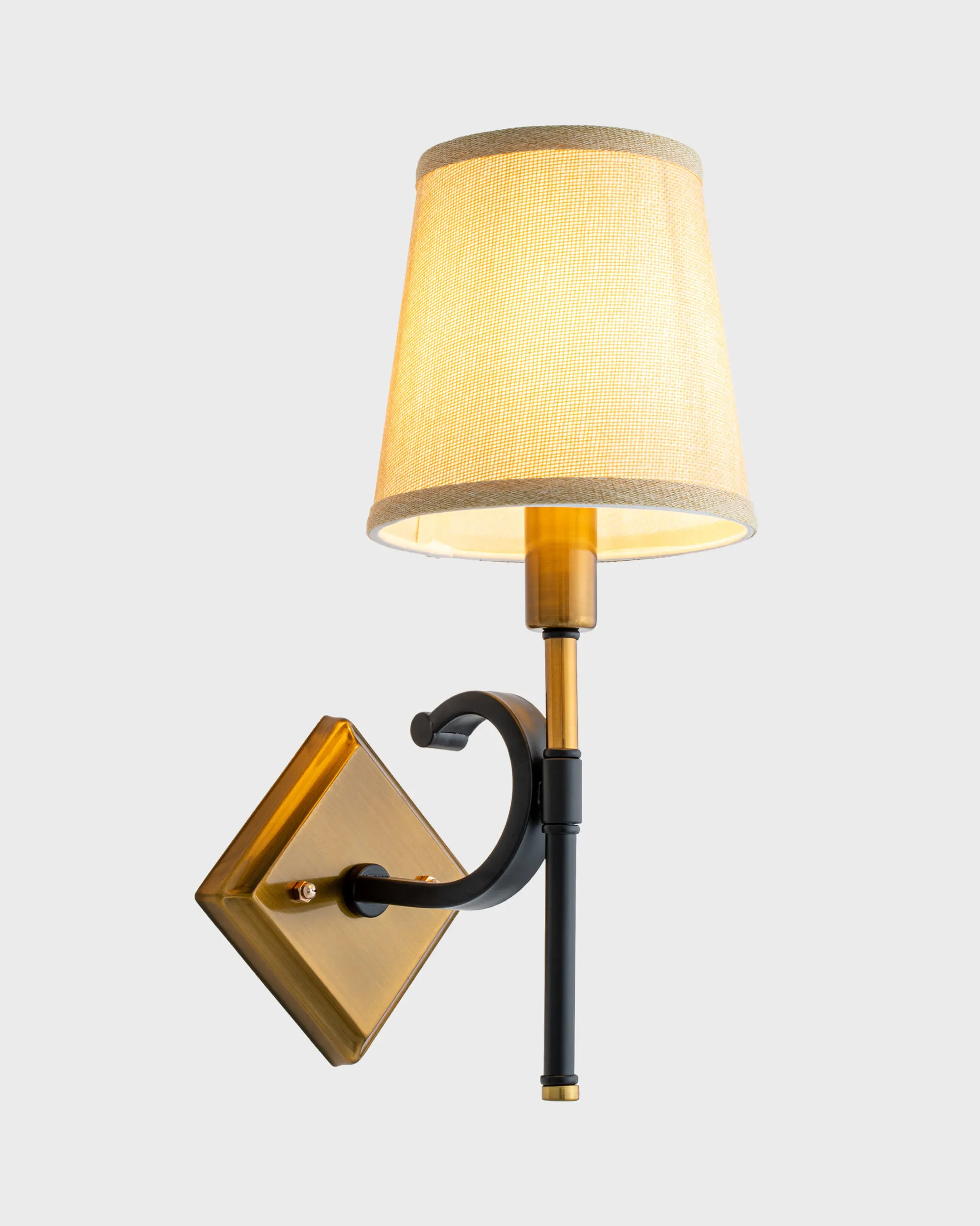 Đèn Tường Pha Lê Cổ Điển Hợp Kim Đen Màu Vàng Sang Trọng VRG-VB2527