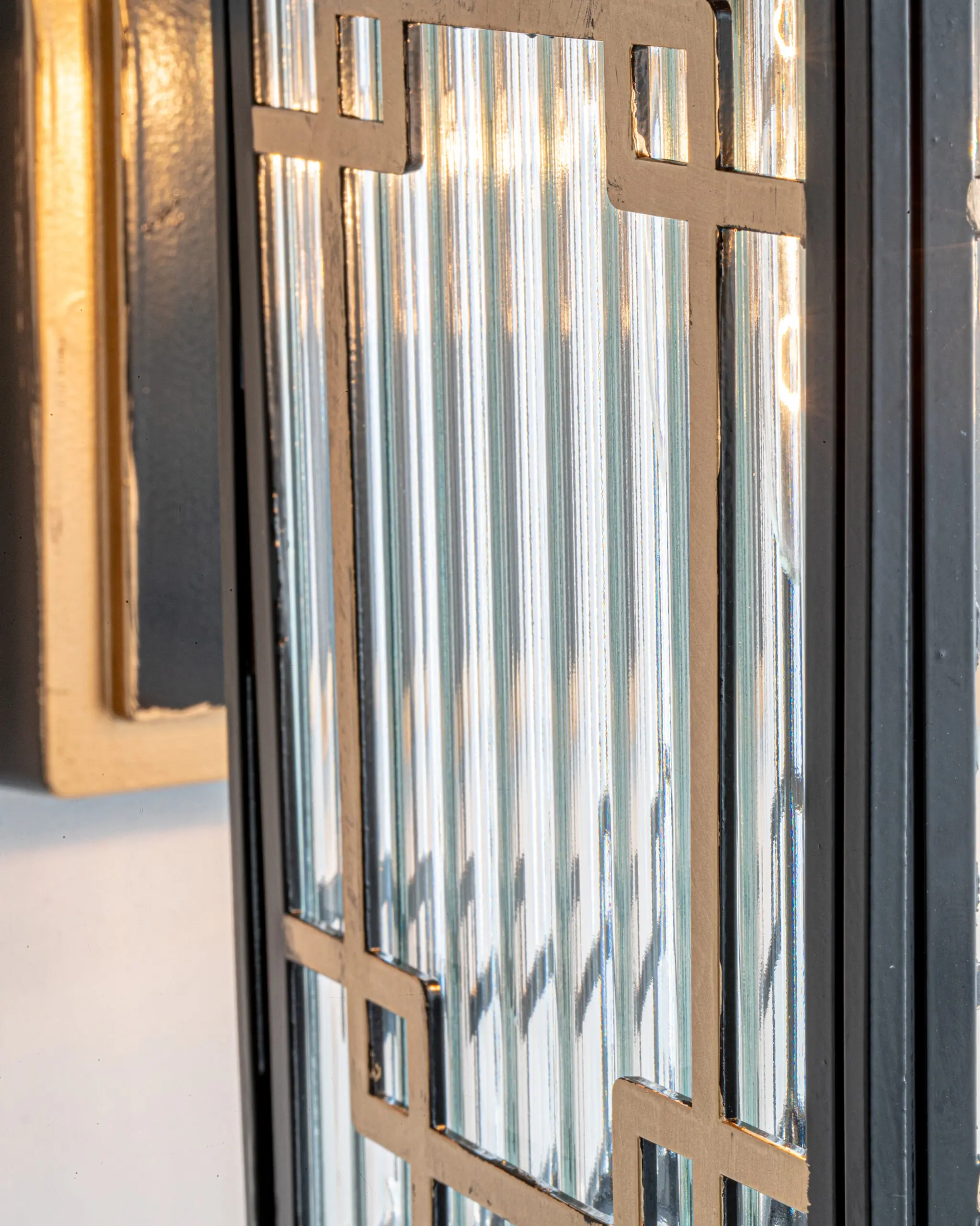 VRG VC1286 G 5 scaled Đèn Tường Cổ Điển Pha Lê Hình Chóp Màu Đen Đẳng Cấp VRG-VC1286