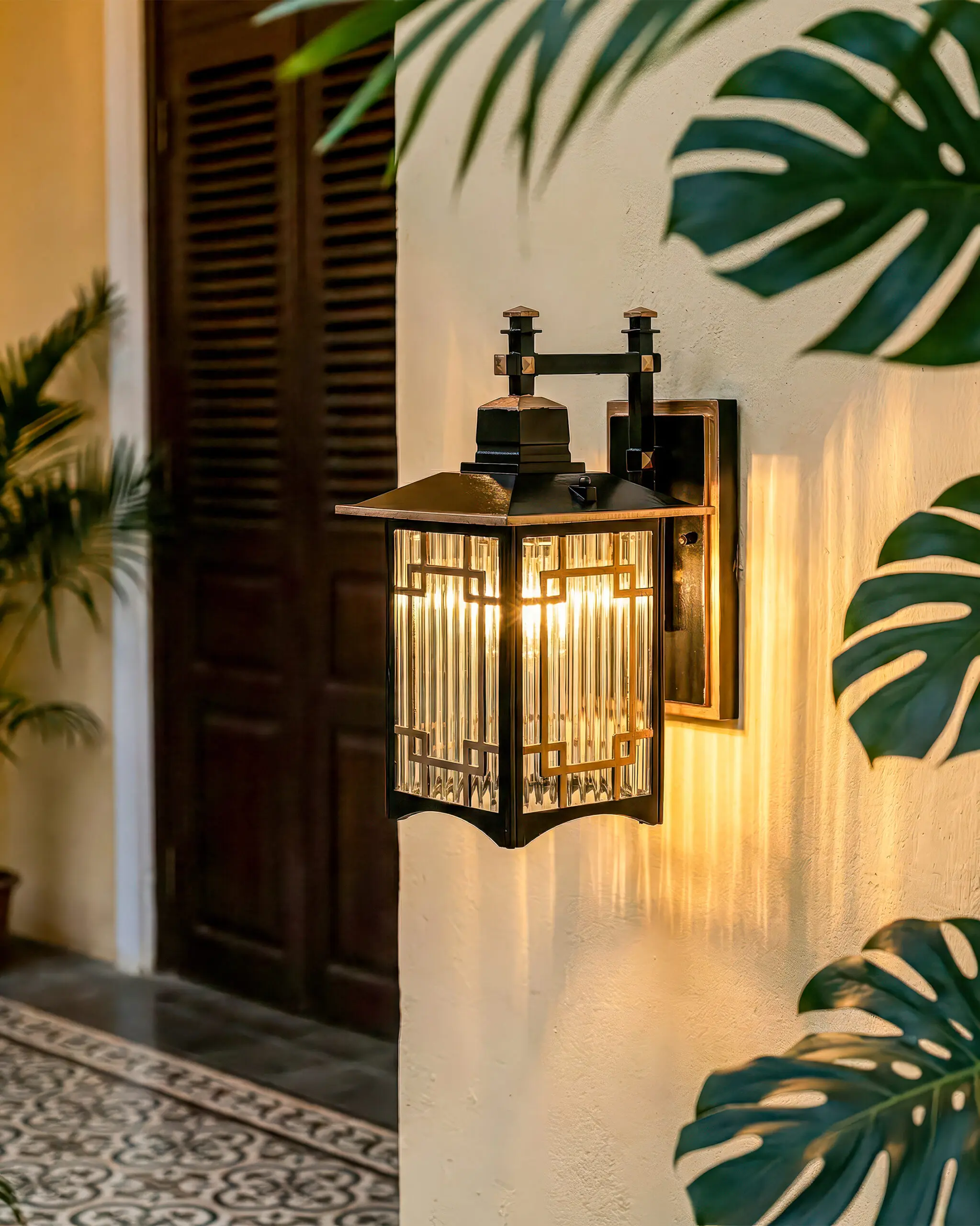 VRG VC1286 G 6 scaled Đèn Tường Cổ Điển Pha Lê Hình Chóp Màu Đen Đẳng Cấp VRG-VC1286