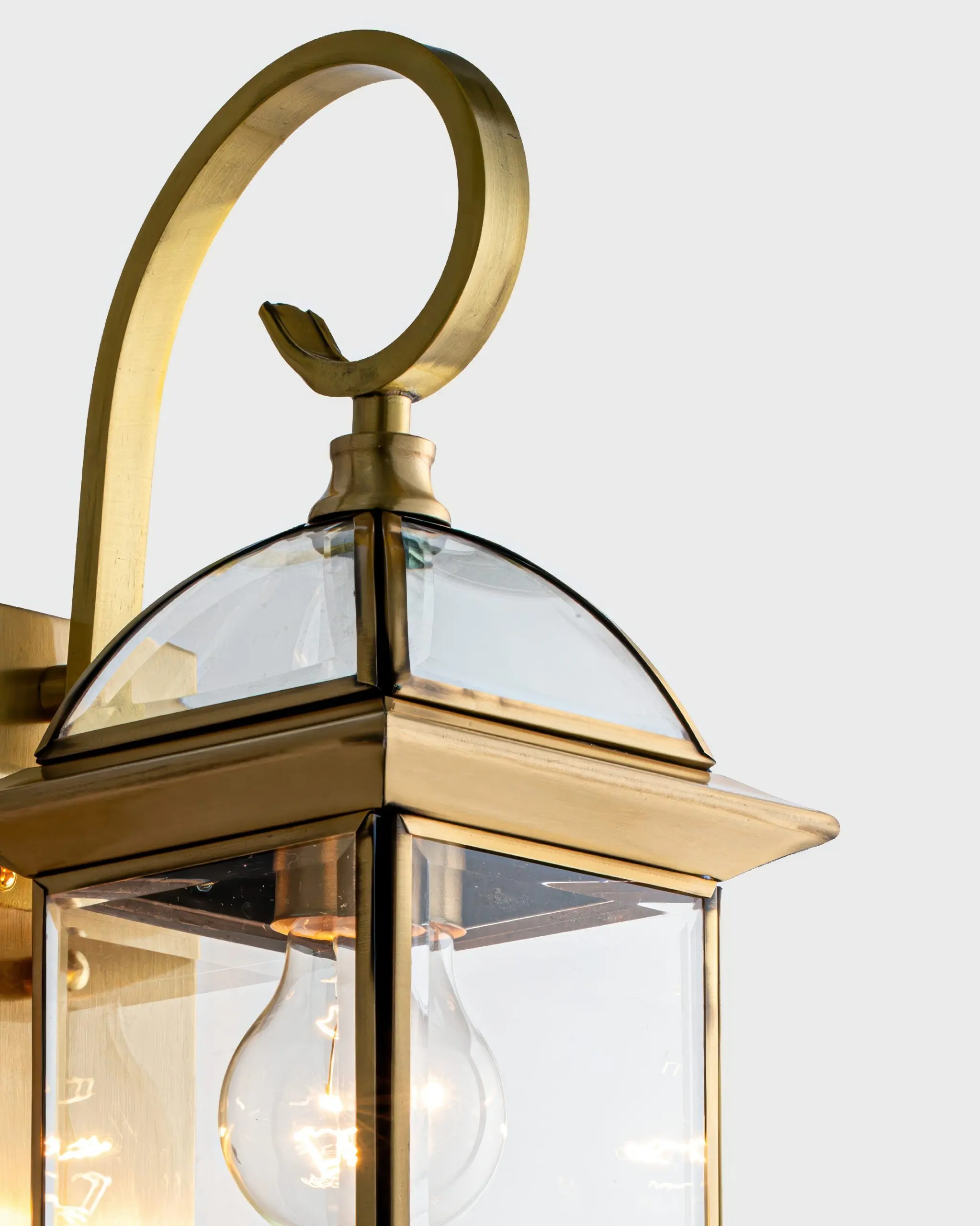 Đèn Tường Đồng Cổ Điển Pha Lê Sang Trọng Màu Vàng Chất Lượng Cao VRG-VD606