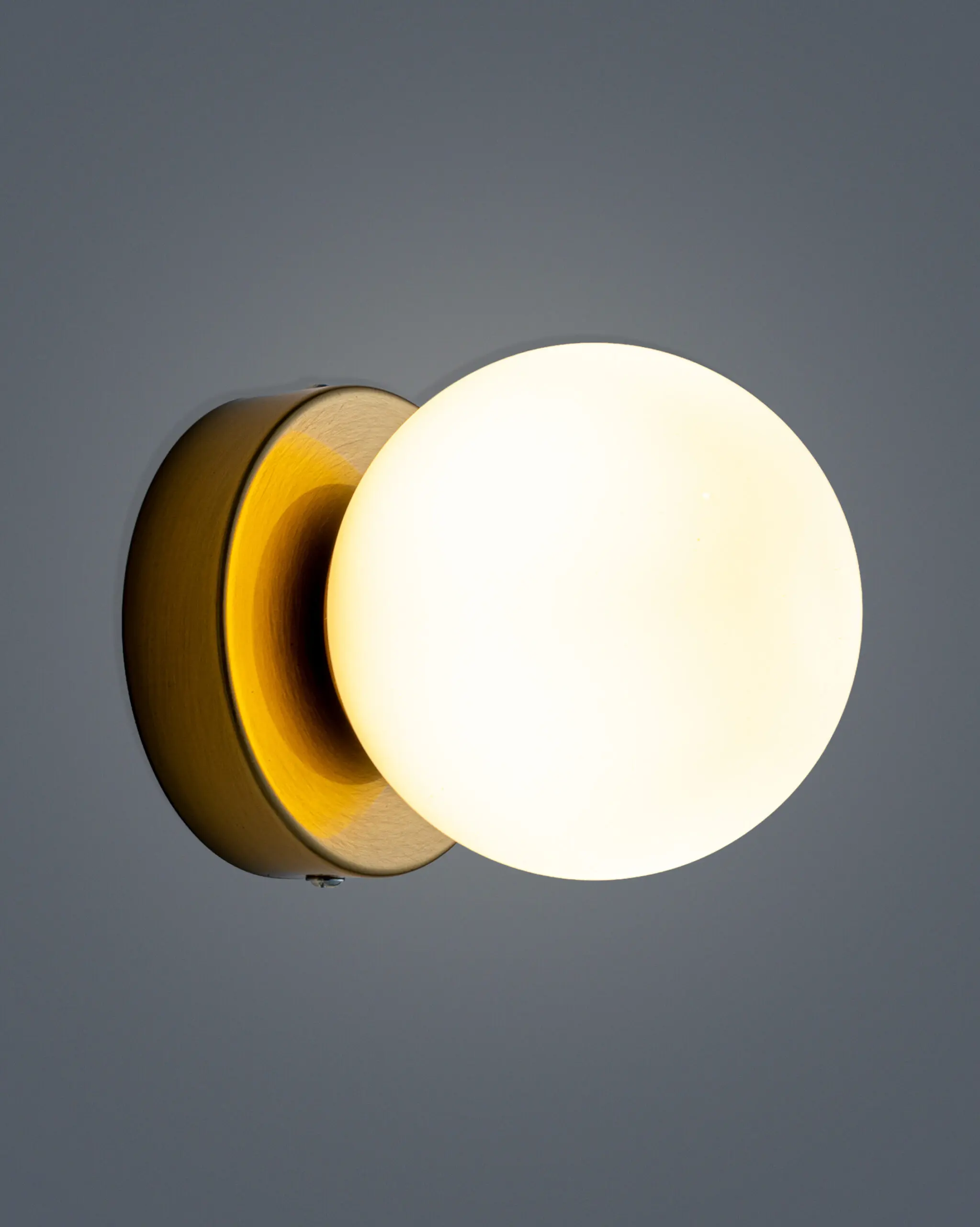 VRG VK107 V2 2 scaled Đèn Tường Hiện Đại Pha Lê Tròn Sang Trọng Vàng VRG-VK107