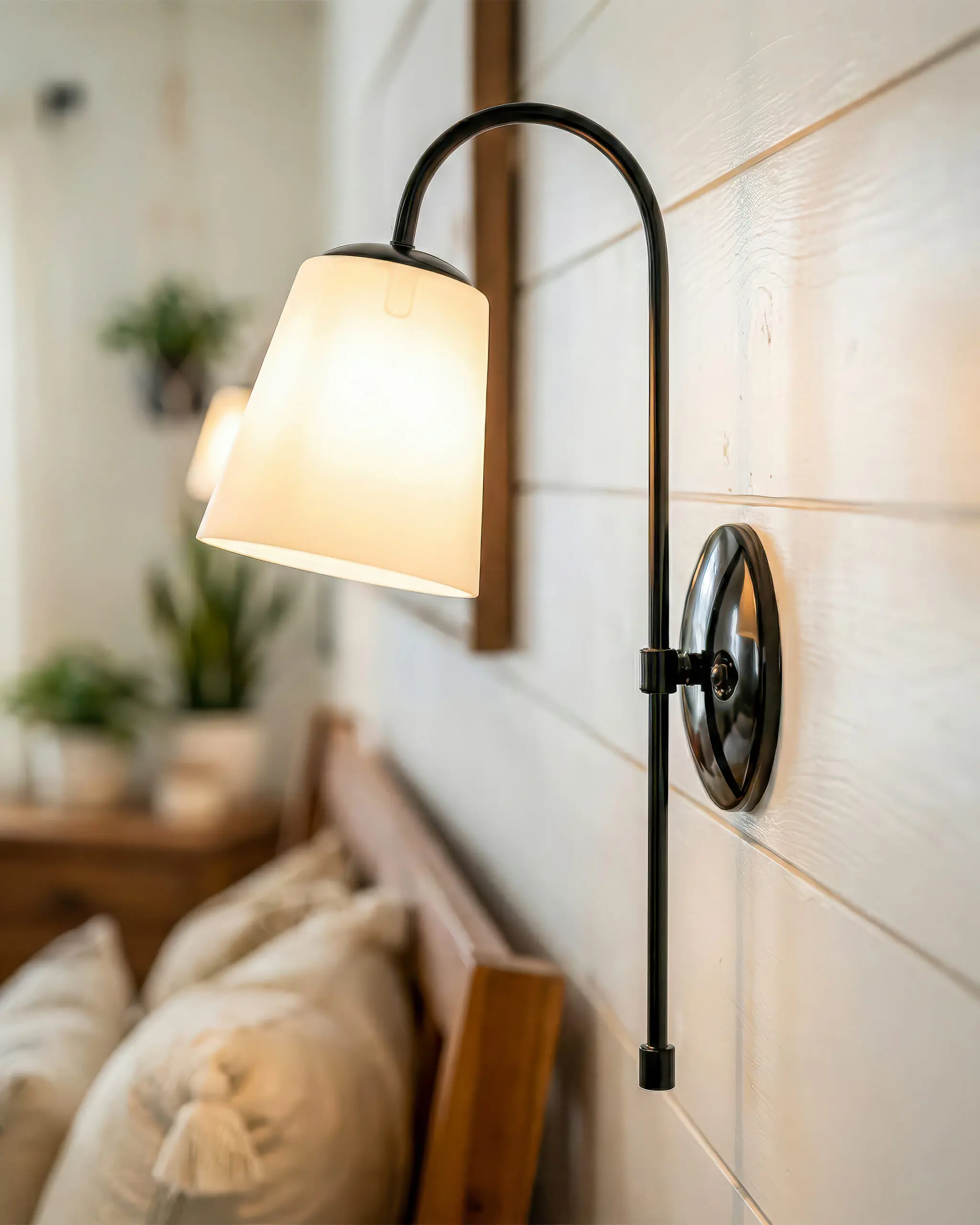 Đèn Tường Hiện Đại Hợp Kim Đen Chao Vải Nón Sang Trọng Bắc Âu VRG-VK11B 1 Đèn Tường Hiện Đại Hợp Kim Đen Chao Vải Nón Sang Trọng Bắc Âu VRG-VK11B