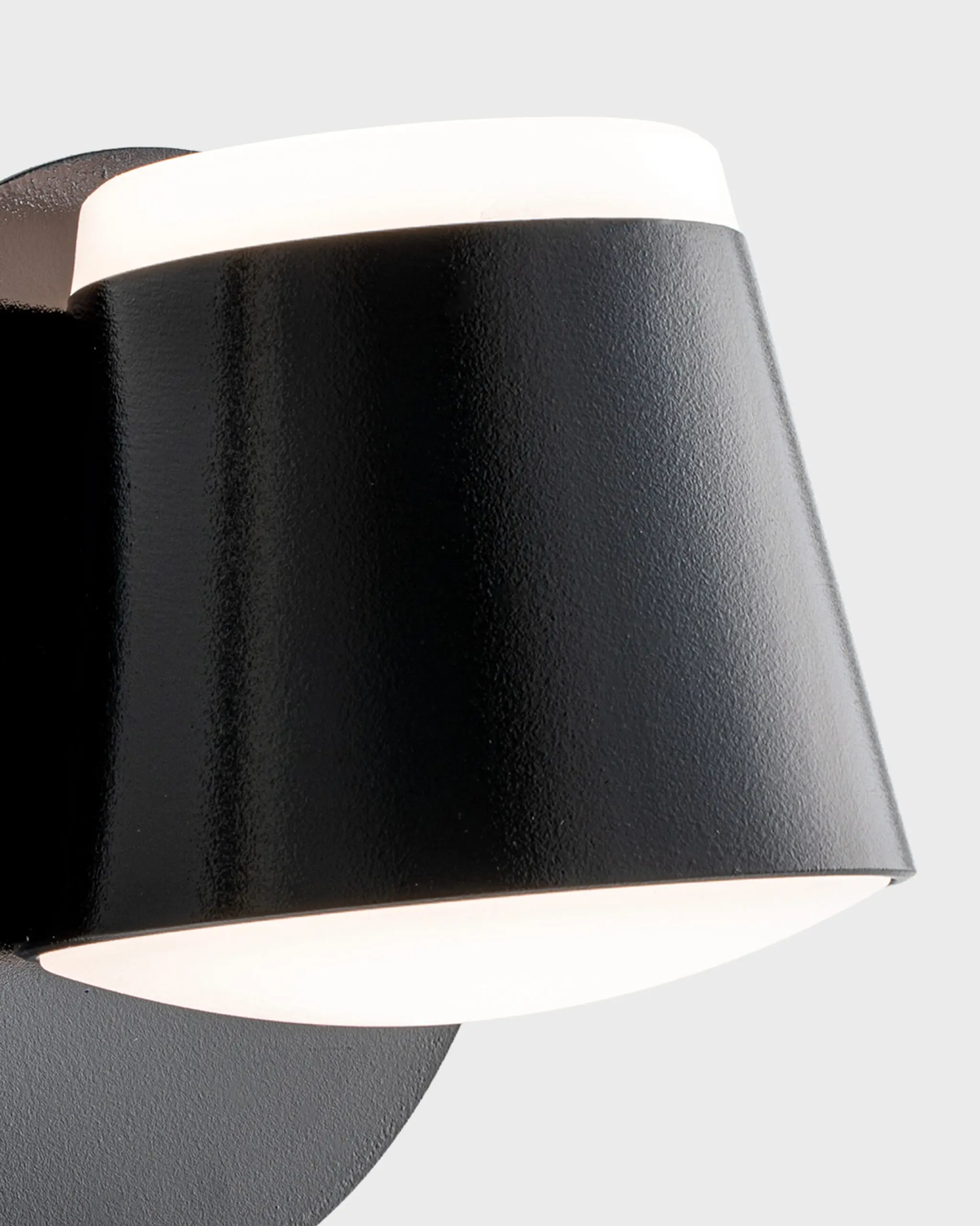 VRG VL1239 V2 3 scaled Đèn Tường Hiện Đại Hợp Kim Đen Sáng Bóng Đẳng Cấp VRG-VL1239