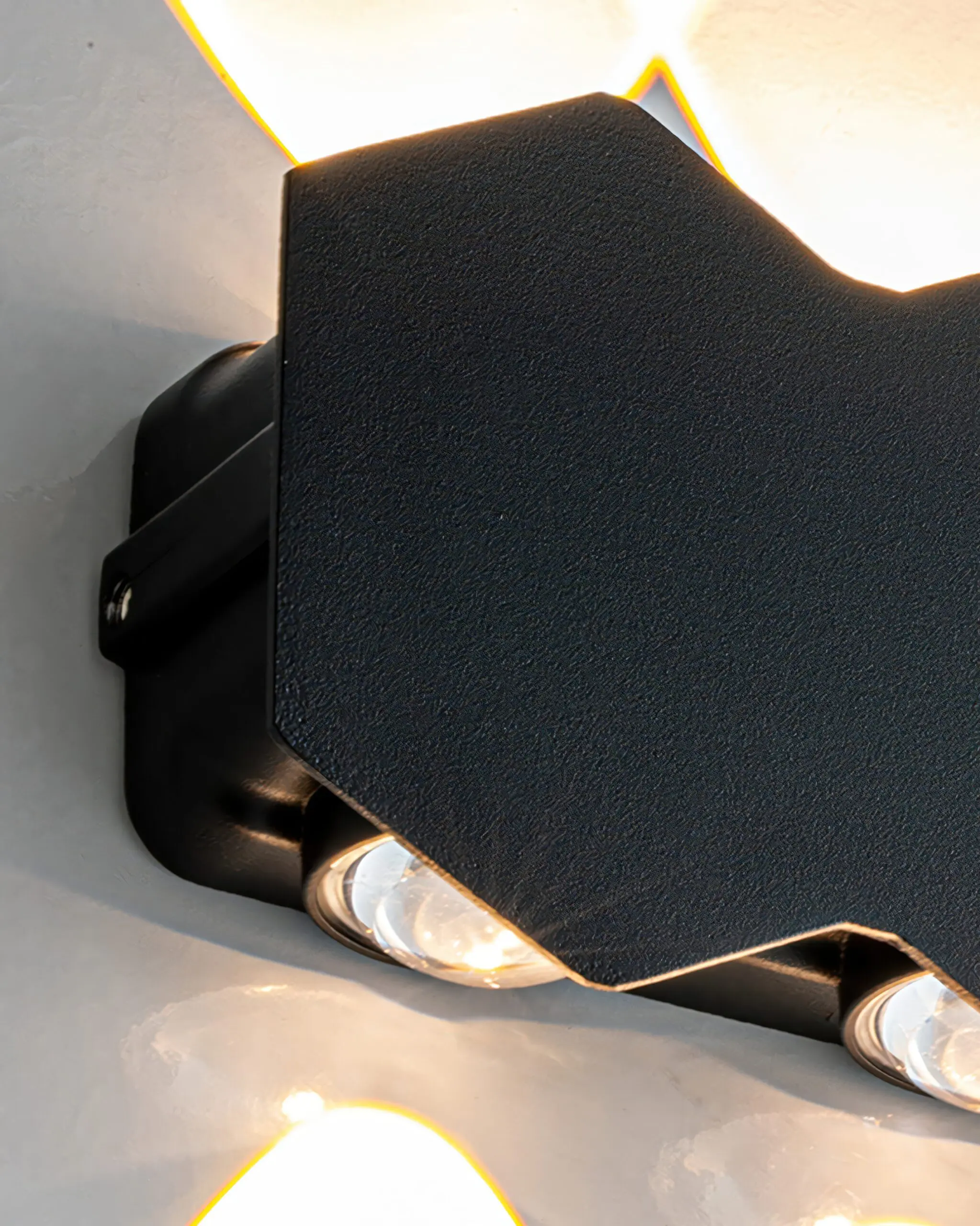 VRG VL8101 3 scaled Đèn Tường Sang Trọng Hợp Kim Đen Hình Zigzag Chi Tiết Đặc Biệt VRG-VL8101