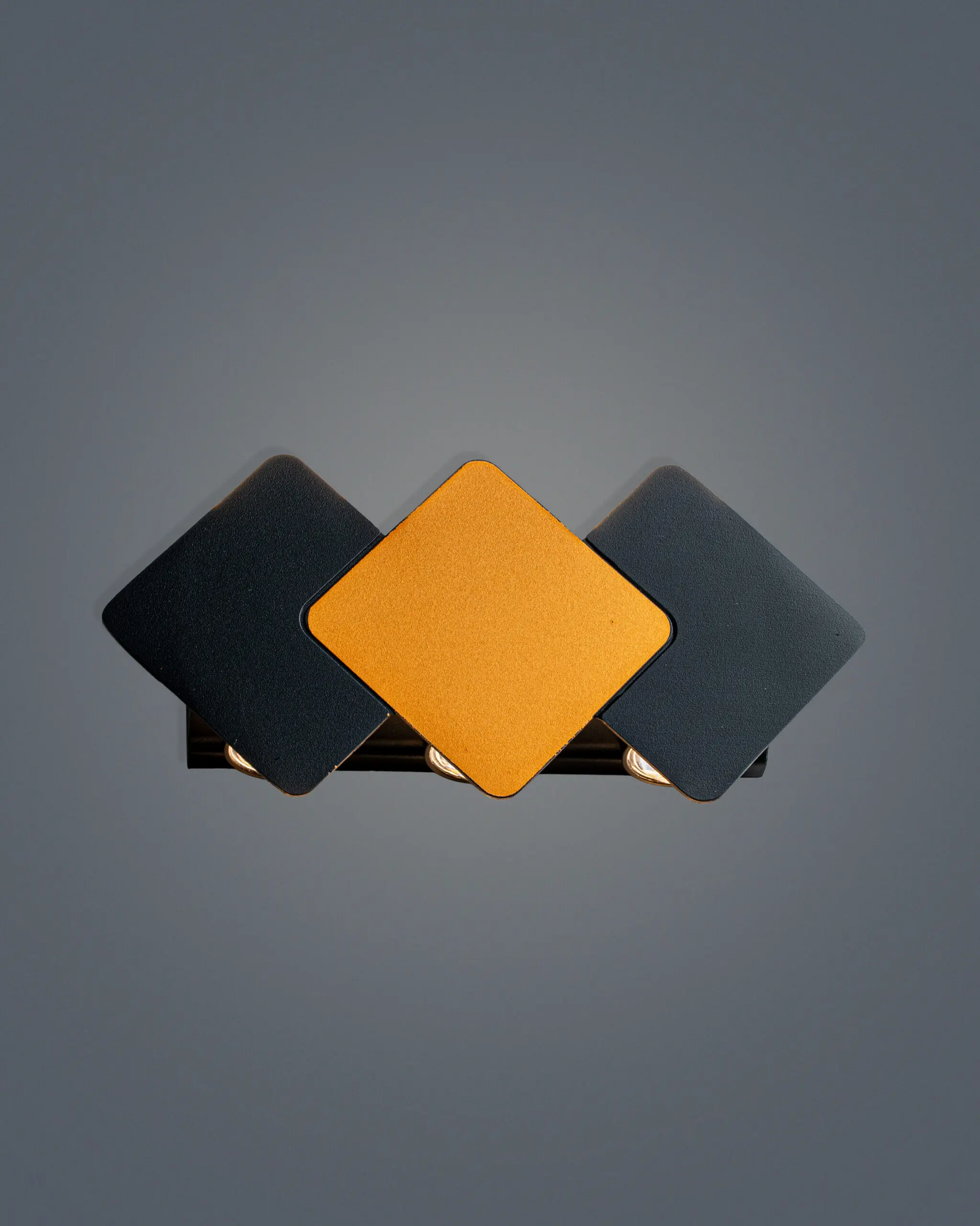 VRG VL982 6 2 scaled Đèn Tường Hiện Đại Hợp Kim Đen Vàng Sang Trọng VRG-VL982-6