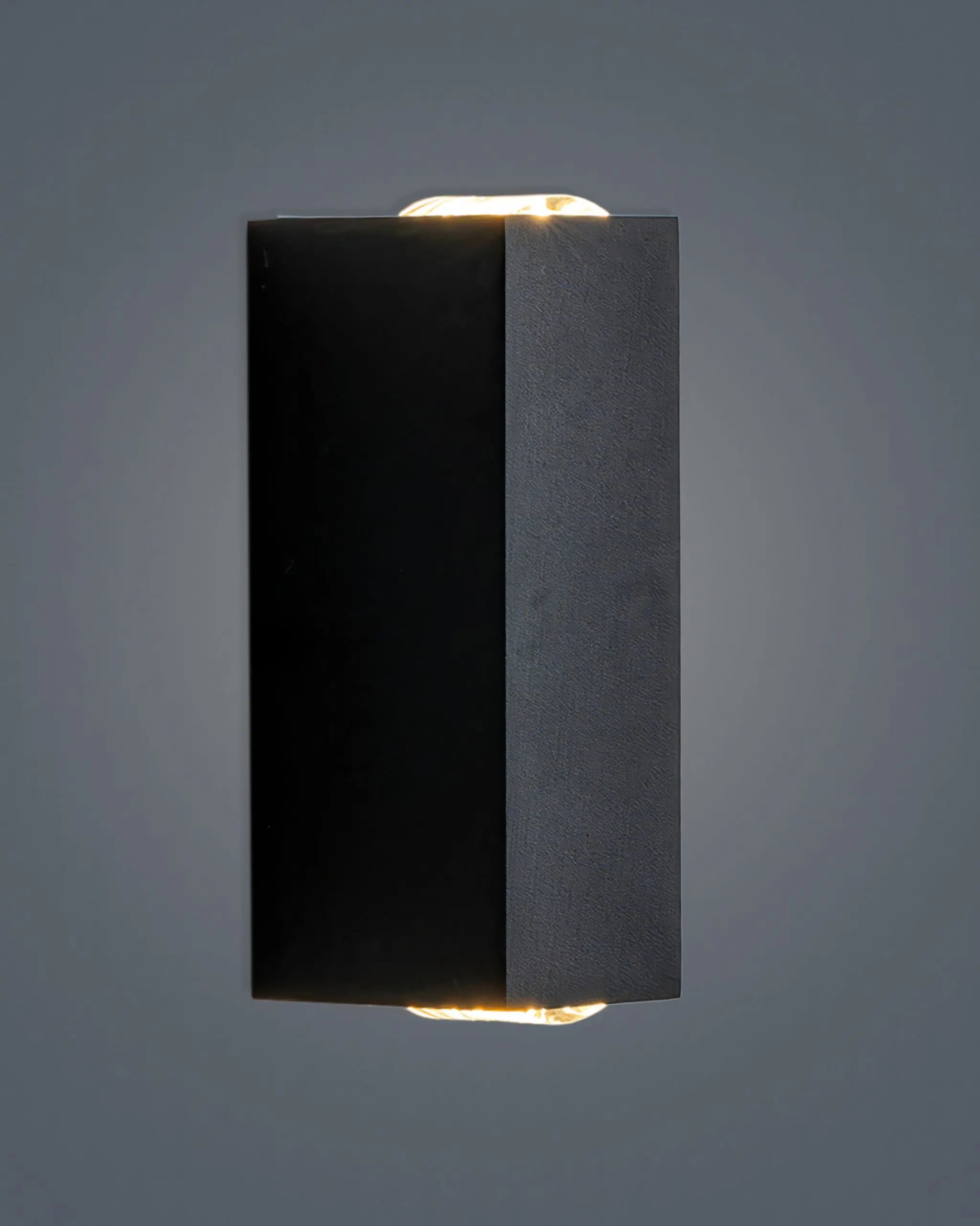 VRG VNT041 2 scaled Đèn Ốp Tường Hiện Đại Đen Hợp Kim Màu Đen Phong Cách Tối Giản VRG-VNT041