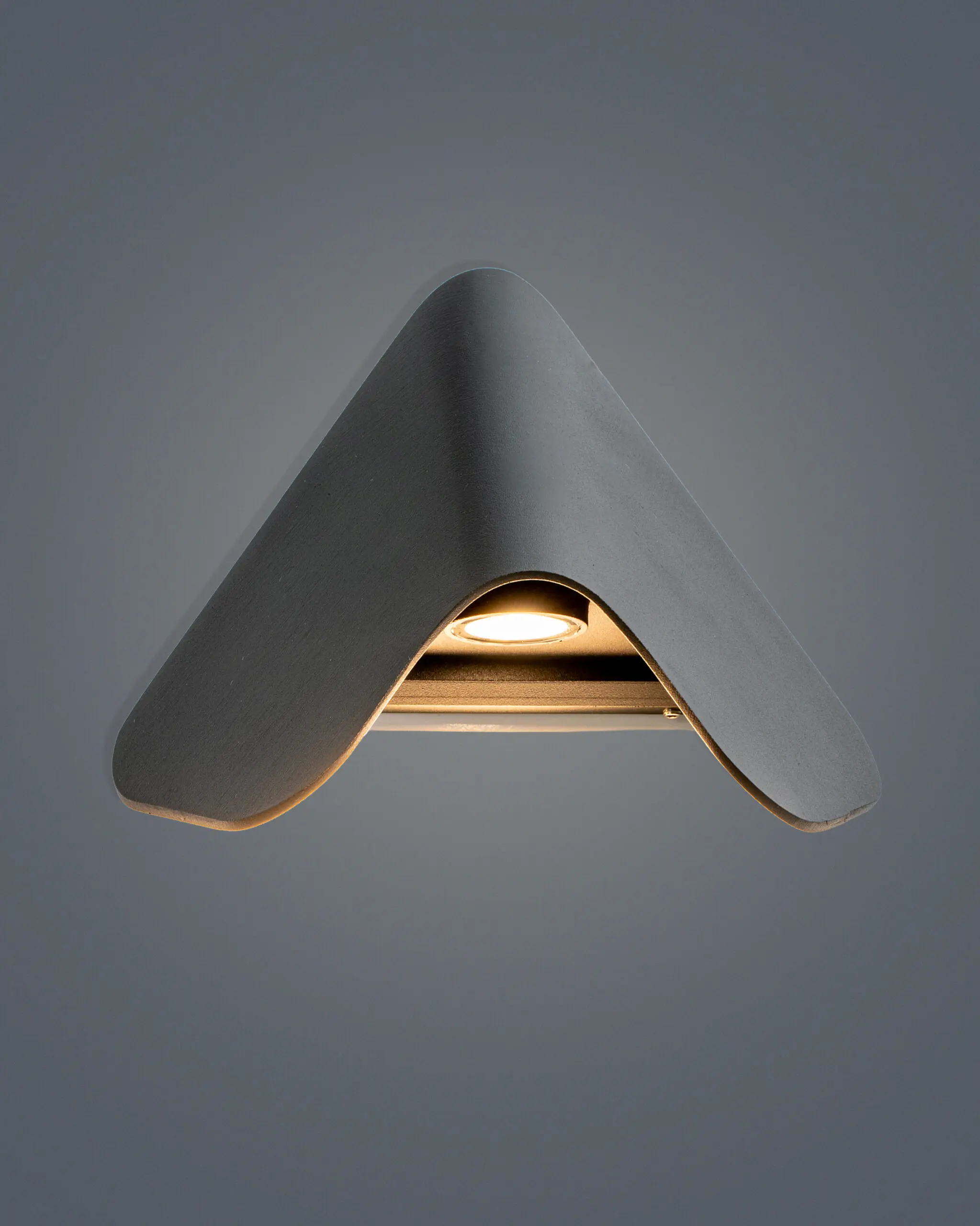 Đèn Tường Chống Nước Hiện Đại Hợp Kim Đen V-Shape VRG-VNT2288 1 Đèn Tường Chống Nước Hiện Đại Hợp Kim Đen V-Shape VRG-VNT2288