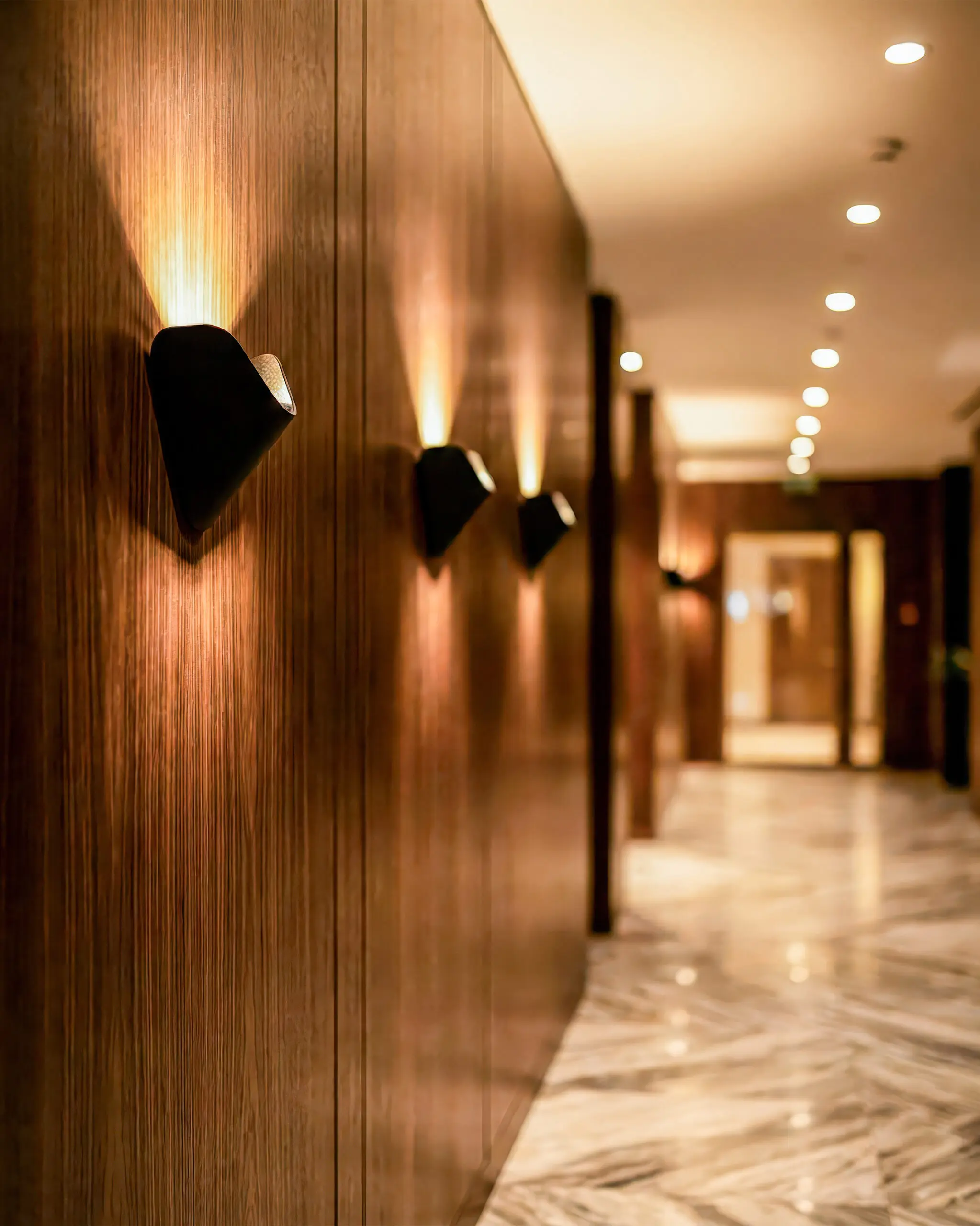 Đèn Tường Chống Nước Hiện Đại Hợp Kim Đen V-Shape VRG-VNT2288 3 Đèn Tường Chống Nước Hiện Đại Hợp Kim Đen V-Shape VRG-VNT2288