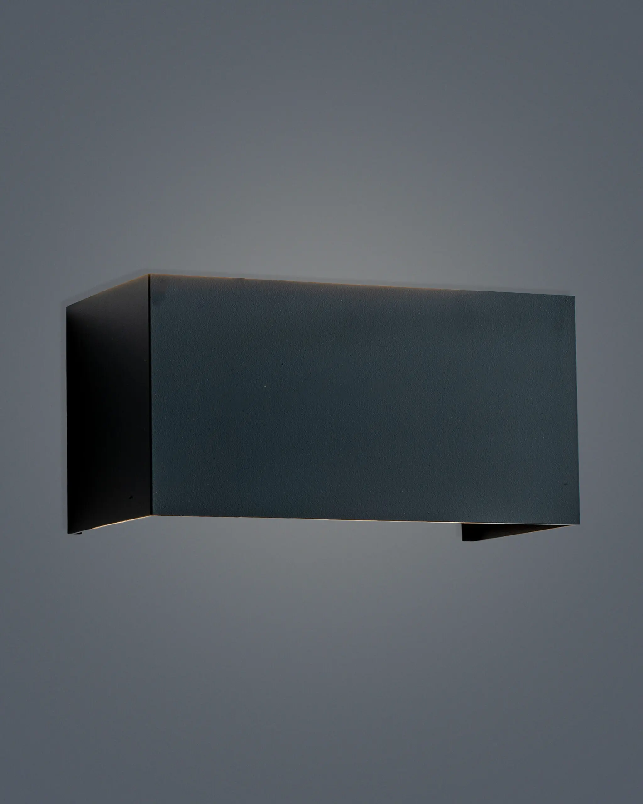 Đèn Tường LED Hiện Đại Hợp Kim Khối Chữ Nhật Màu Đen Matte VRG-VNT44-2B 1 Đèn Tường LED Hiện Đại Hợp Kim Khối Chữ Nhật Màu Đen Matte VRG-VNT44-2B