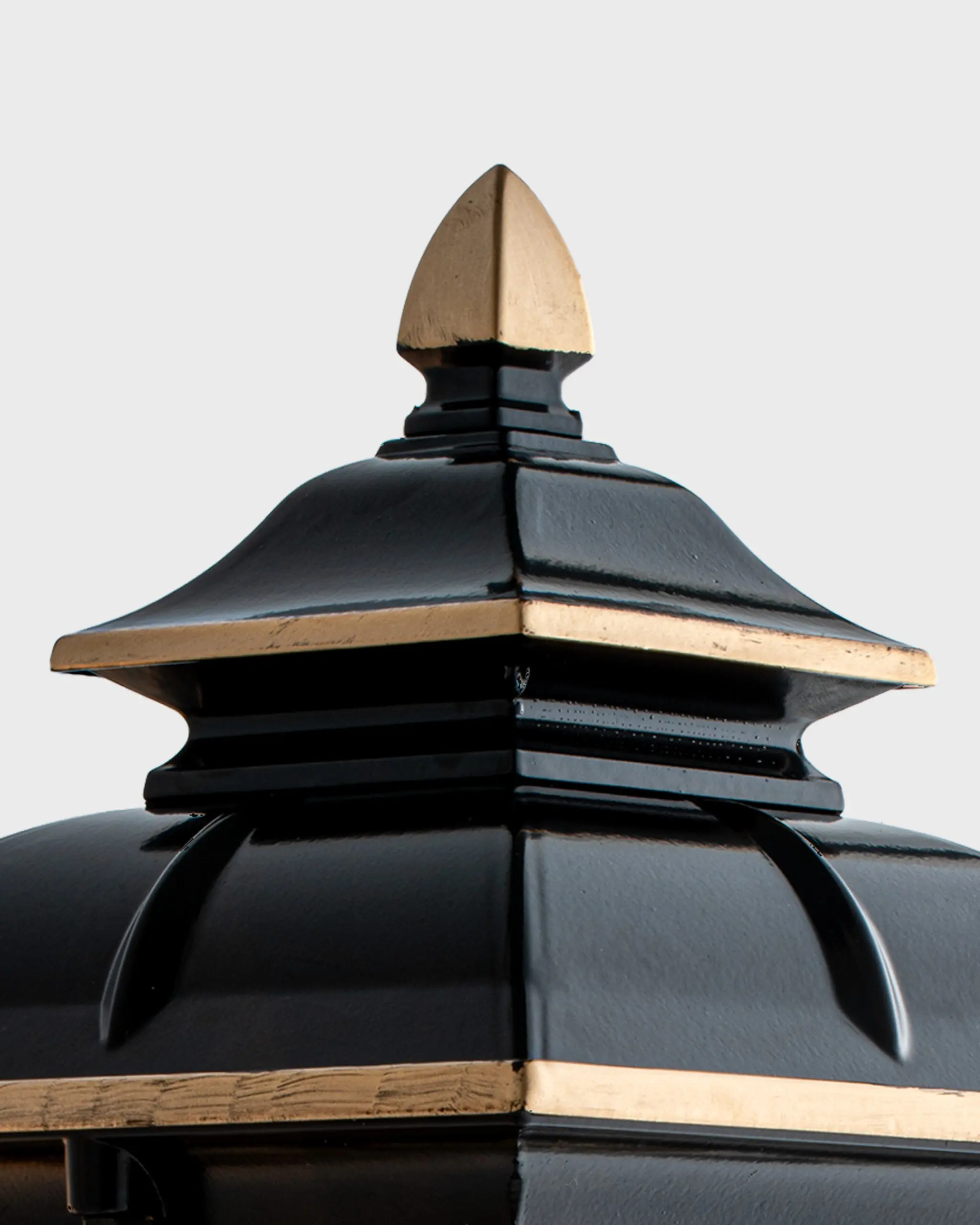 VRG VNT6635 4 scaled Đèn Tường Đồng Cổ Điển Sang Trọng Sắc Đen Vàng Đẳng Cấp VRG-VNT6635