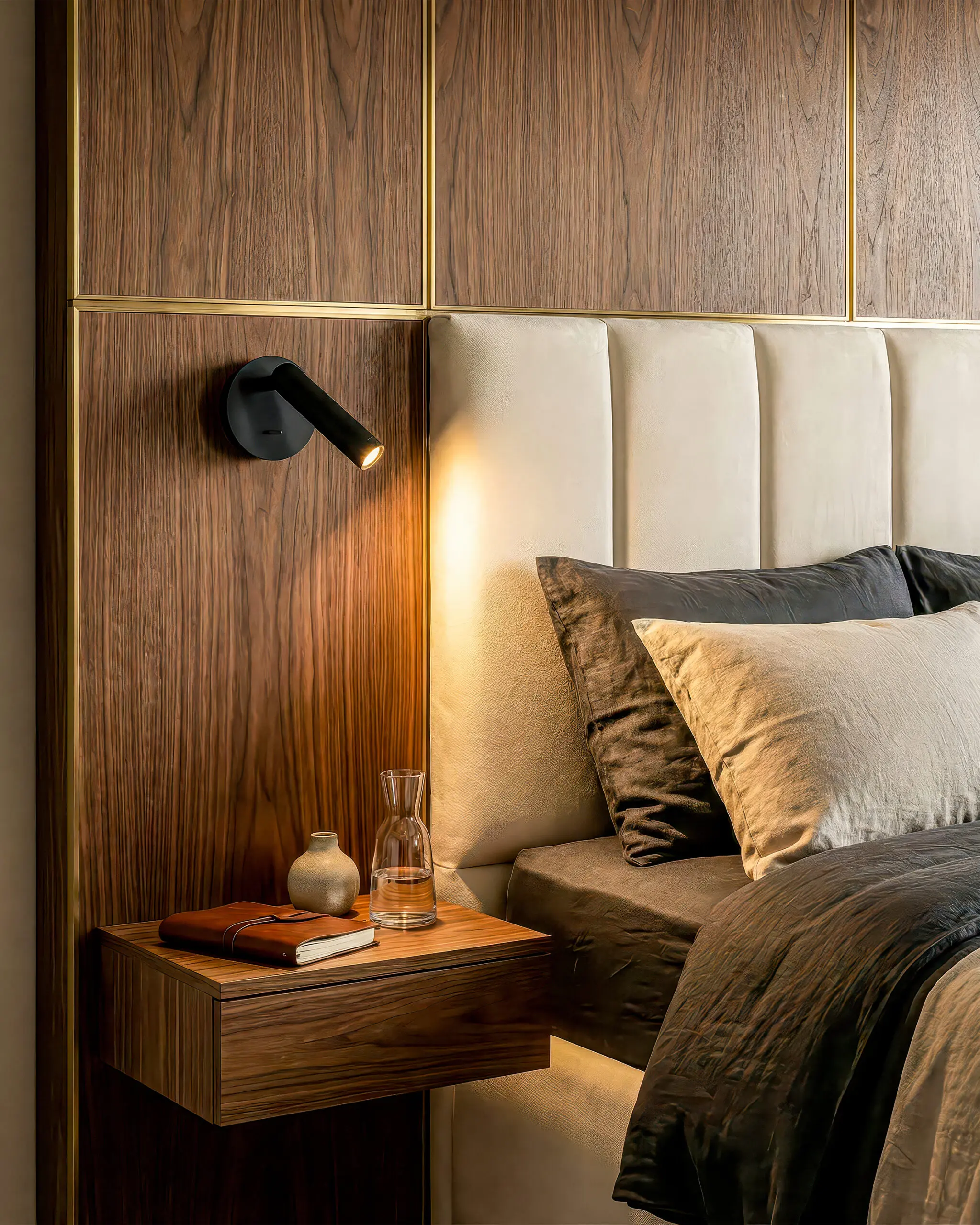 VRG VT21 4 scaled Đèn Tường Hiện Đại Hợp Kim Màu Đen Sang Trọng VRG-VT21