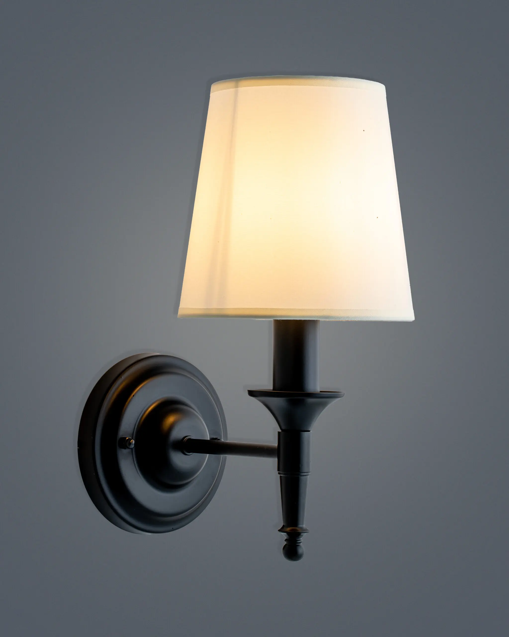 VRG YN366 V2 2 scaled Đèn Tường Chụp Vải Sang Trọng Bằng Hợp Kim Đen Kiểu Dáng Cổ Điển VRG-YN366